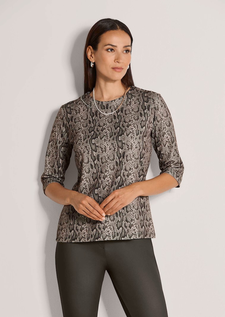 Patterned top with three-quarter sleeves
