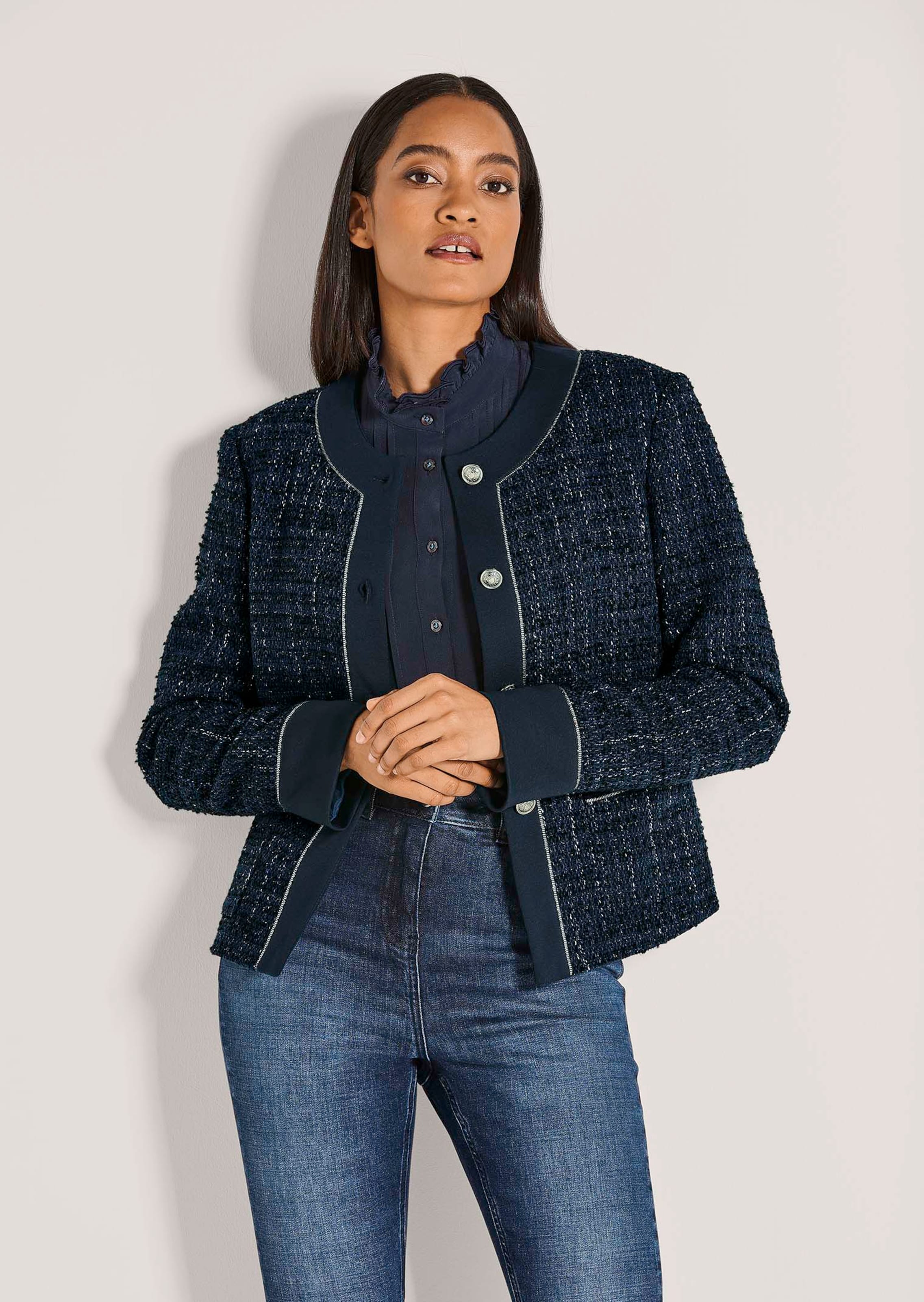 Kurzer Tweed-Blazer ohne Kragen