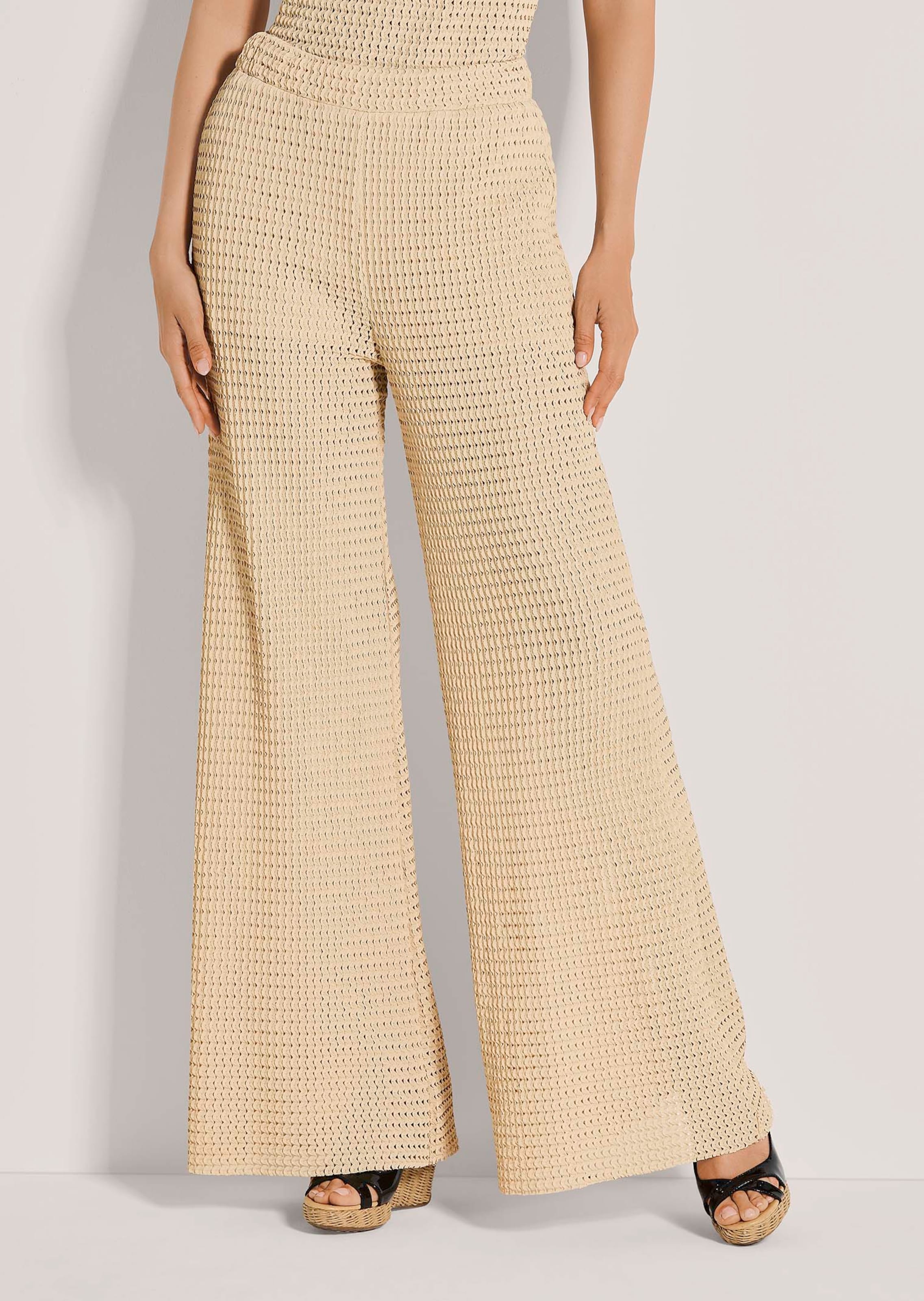 Weite Hose im Ajour-Look