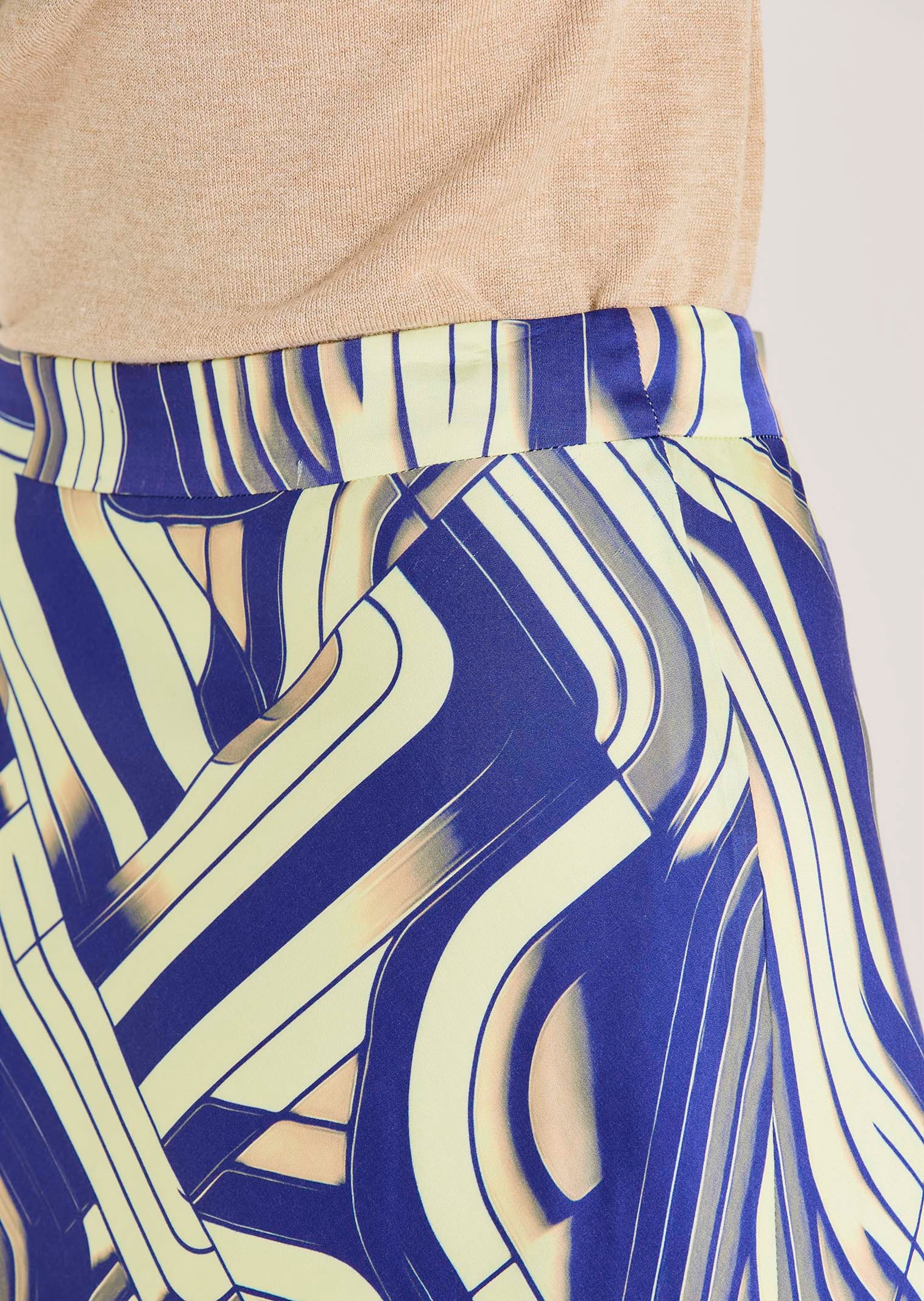 Flared midi skirt with all-over print thumbnail 6