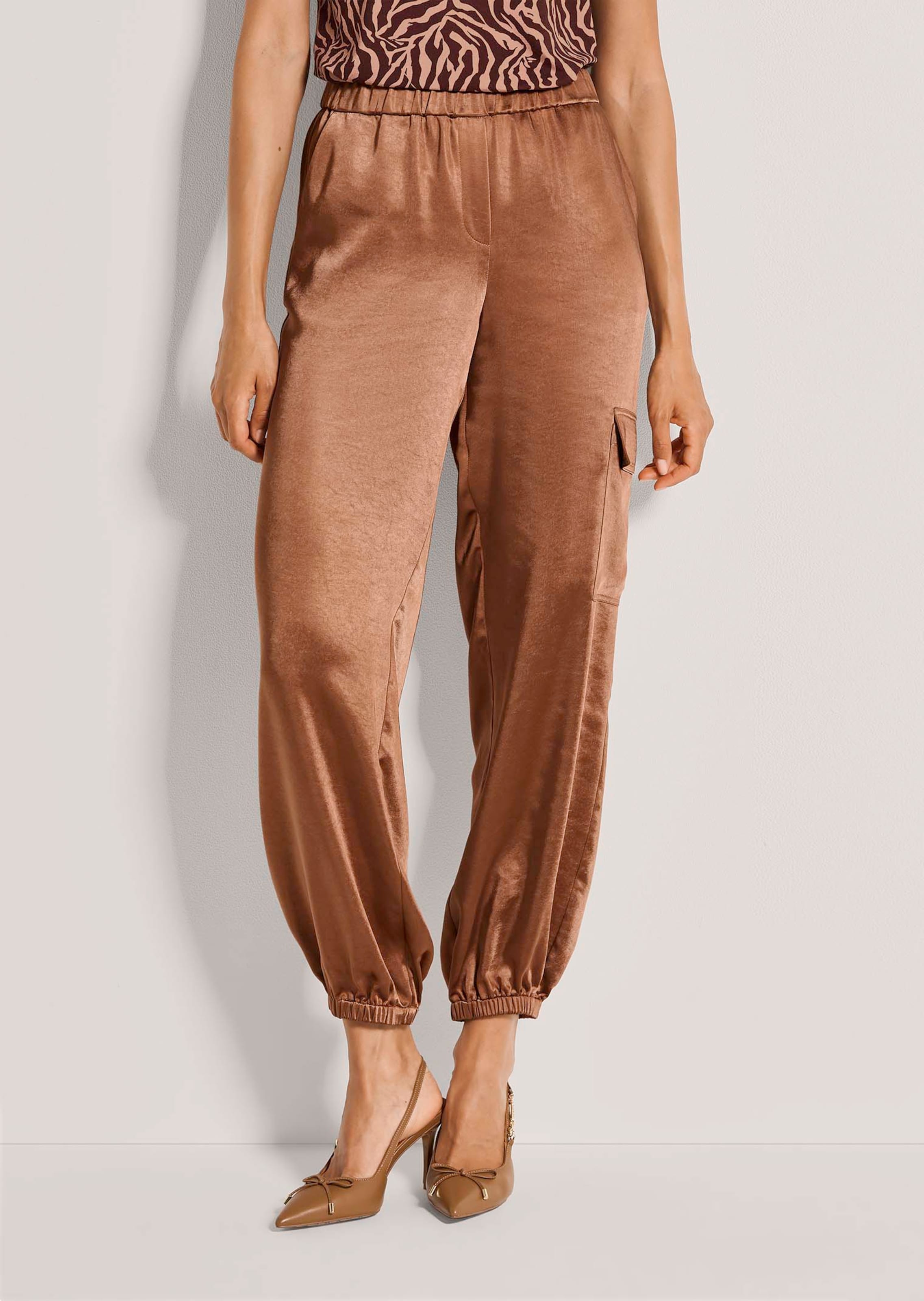 Satinhose in Schlupfform