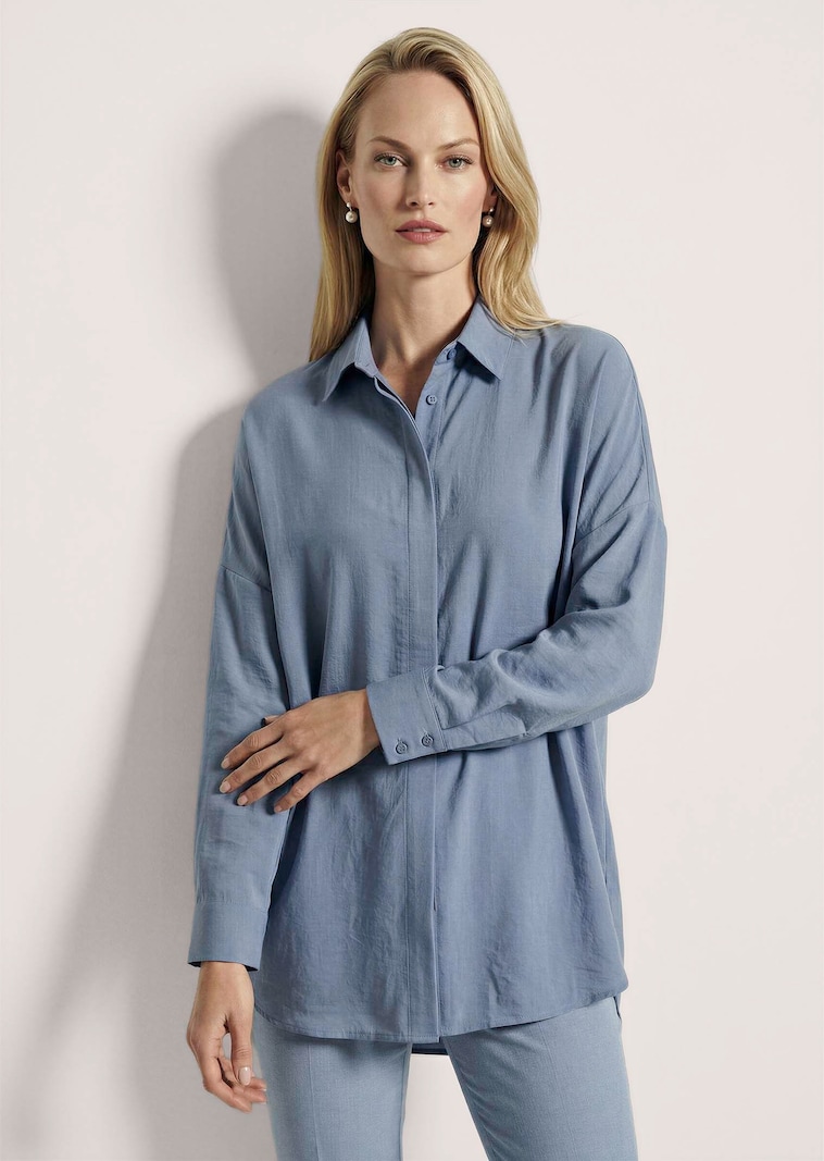 Shirt with matt-gloss effect