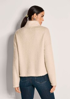 Veste courte en fausse fourrure tendance thumbnail 4