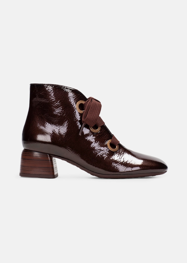 Stiefeletten mit breiten Schnürsenkeln