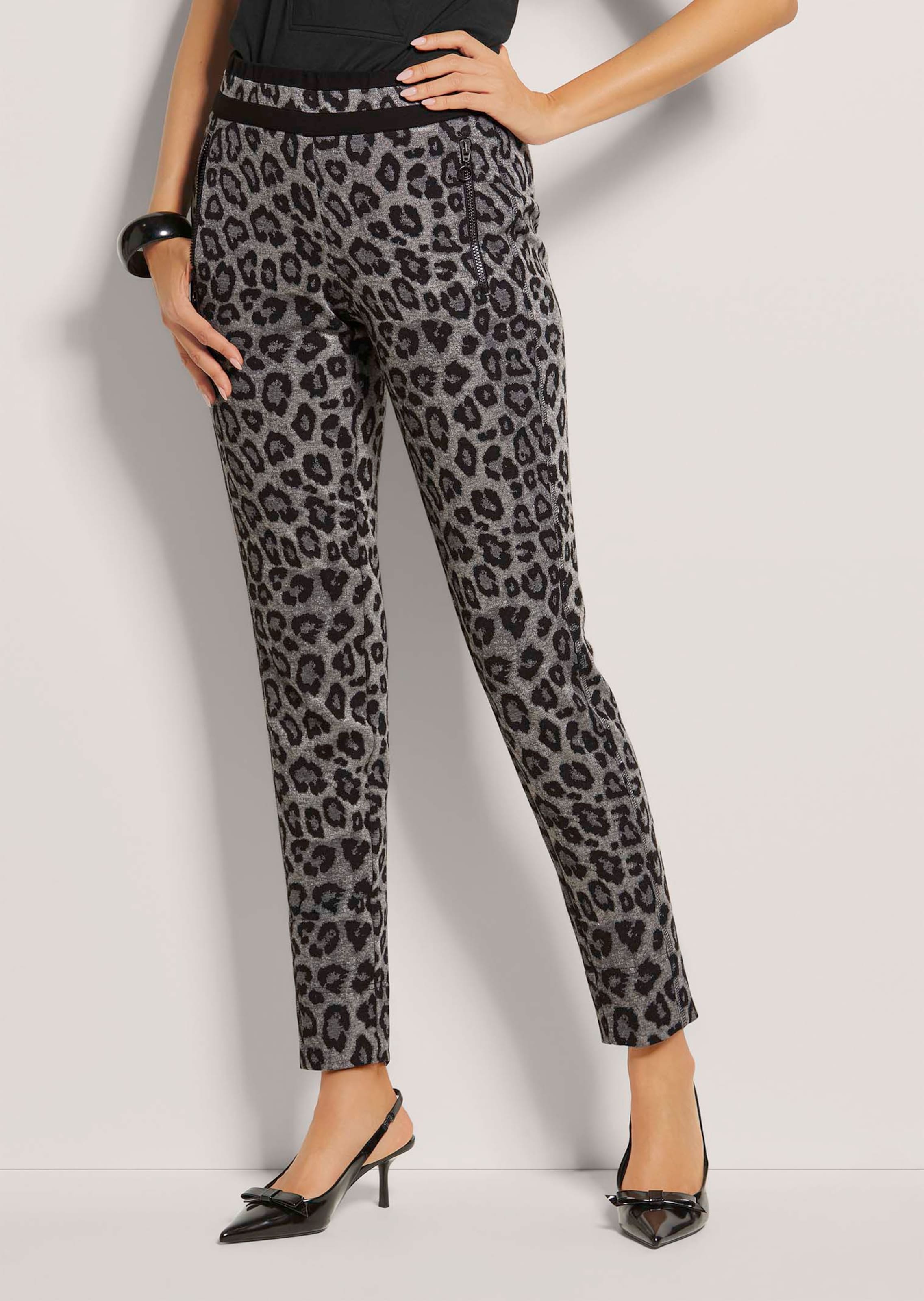 Broek met luipaardprint en ritszakken