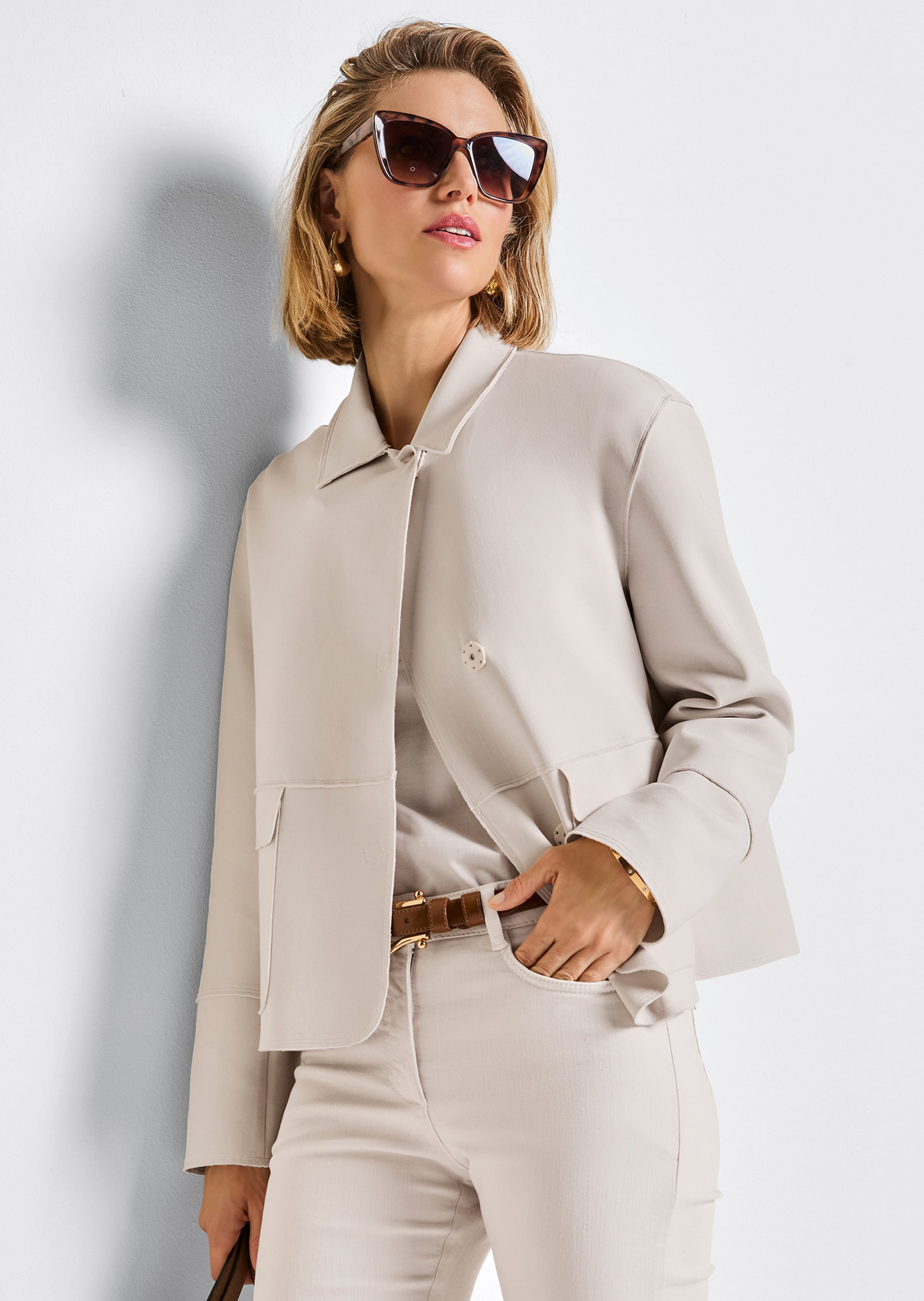 Cropped boxy blazer
