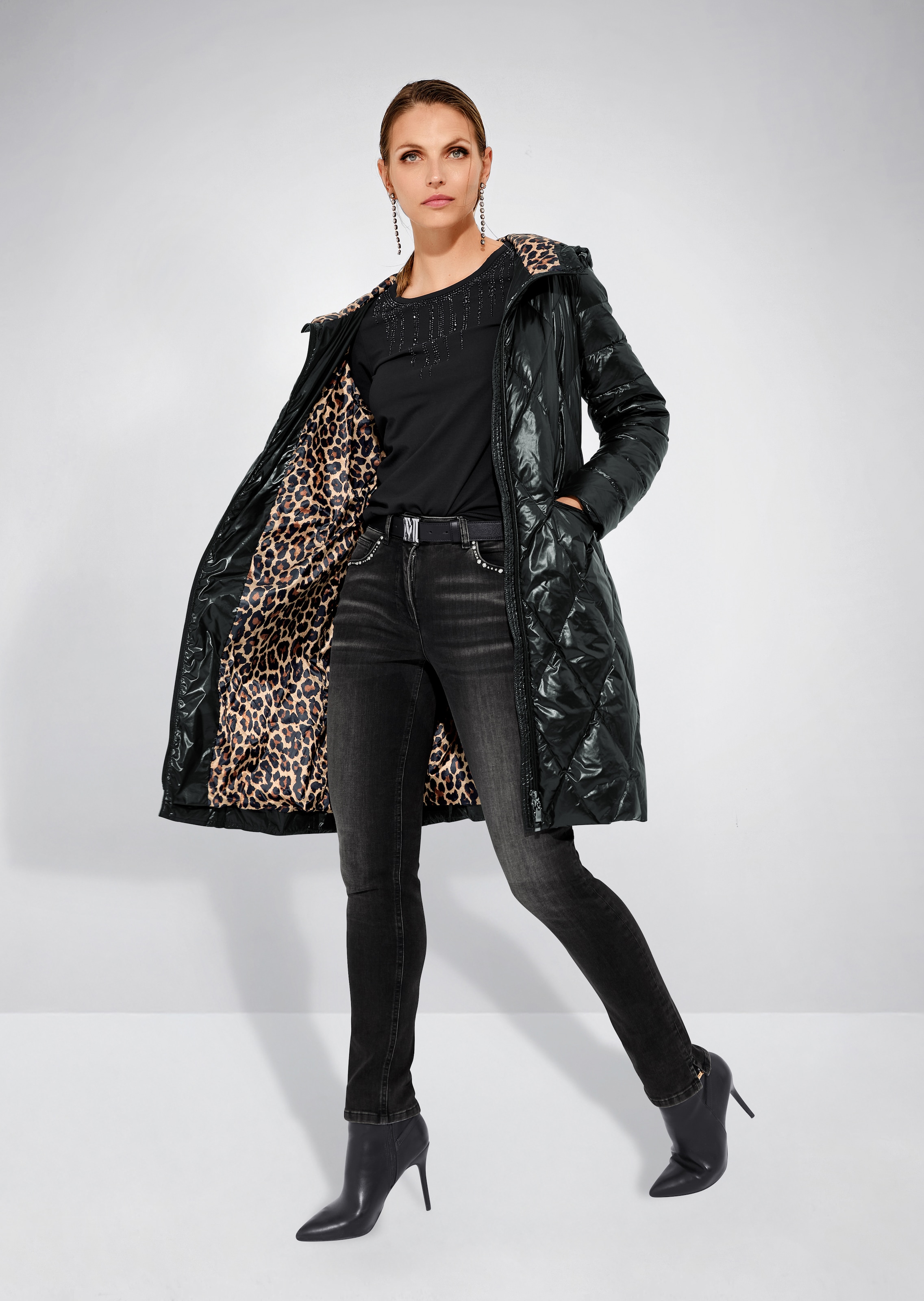 Steppjacke mit Kapuze und Leo-Futter