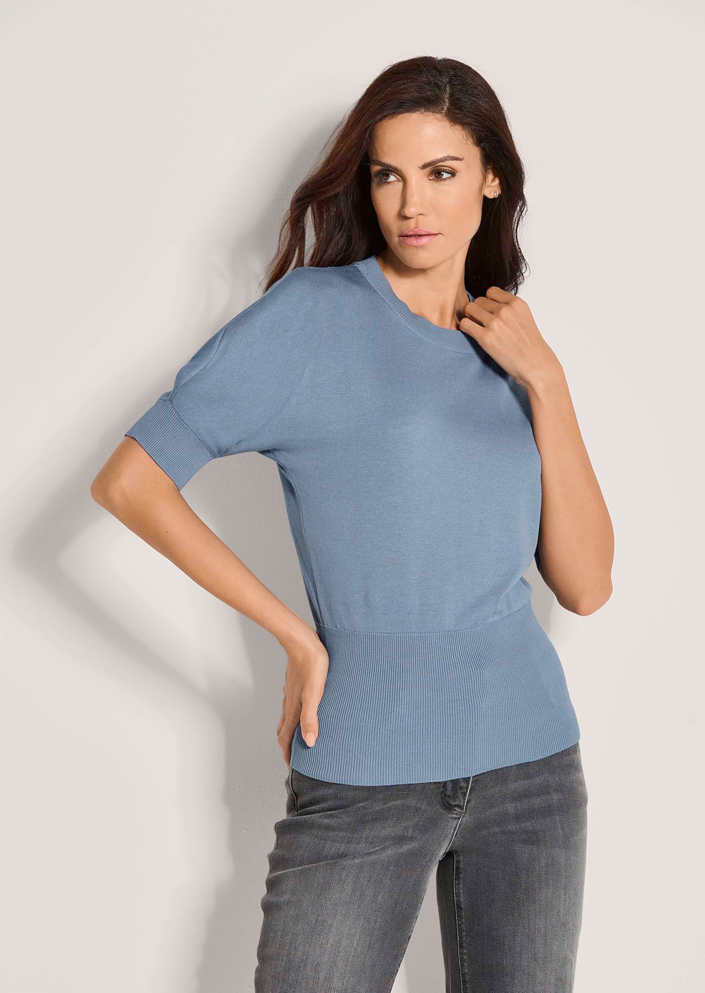 Leichter Feinstrickpullover aus Baumwolle
