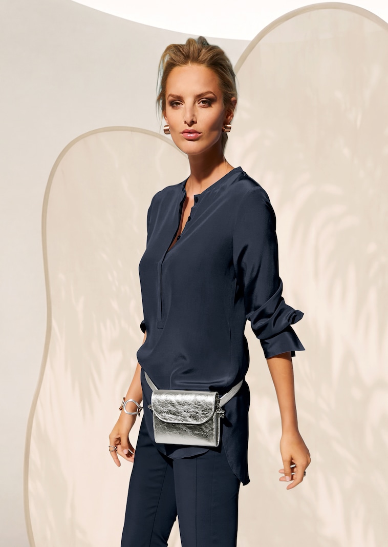 Blouse longue en soie sans col