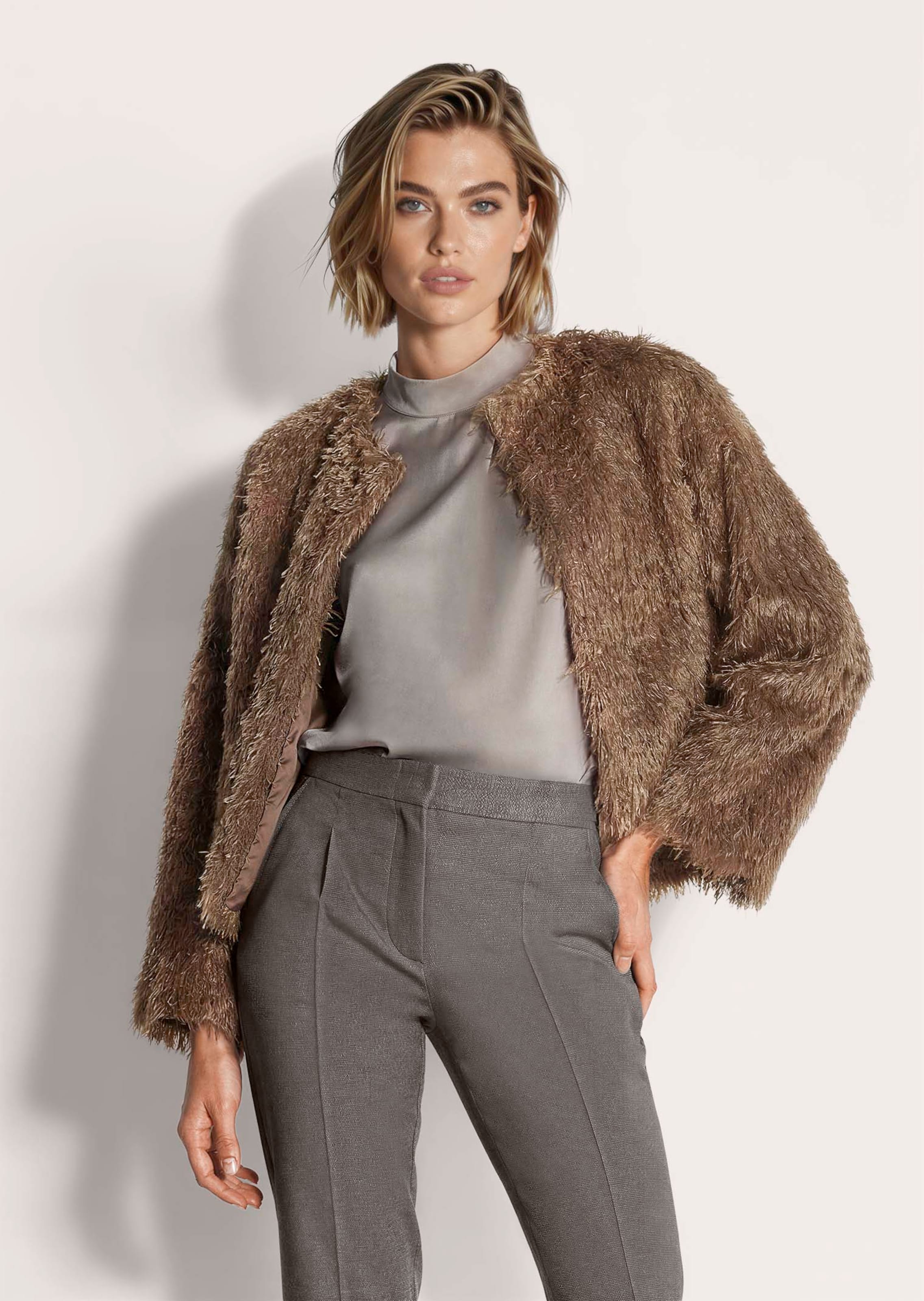 Glamouröse Shirtjacke in Feder-Optik