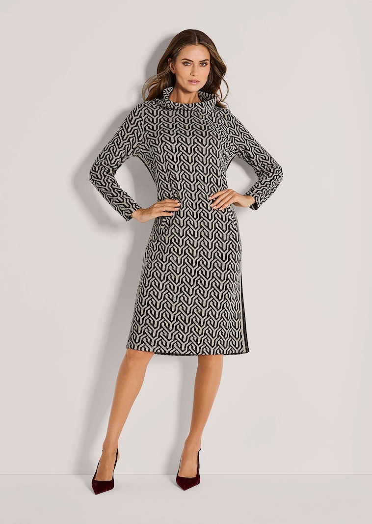 Robe coupe droite à motif graphique