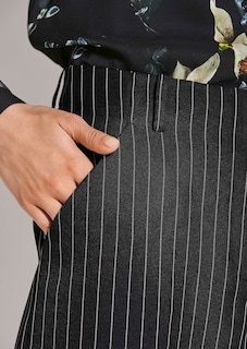 Pantalon à fines rayures à jambe large thumbnail 5