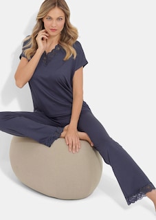 Pyjama hienoilla pitsisomisteilla thumbnail 3