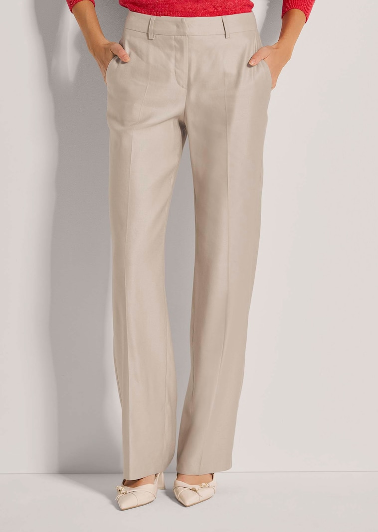 Wide pleated trousers