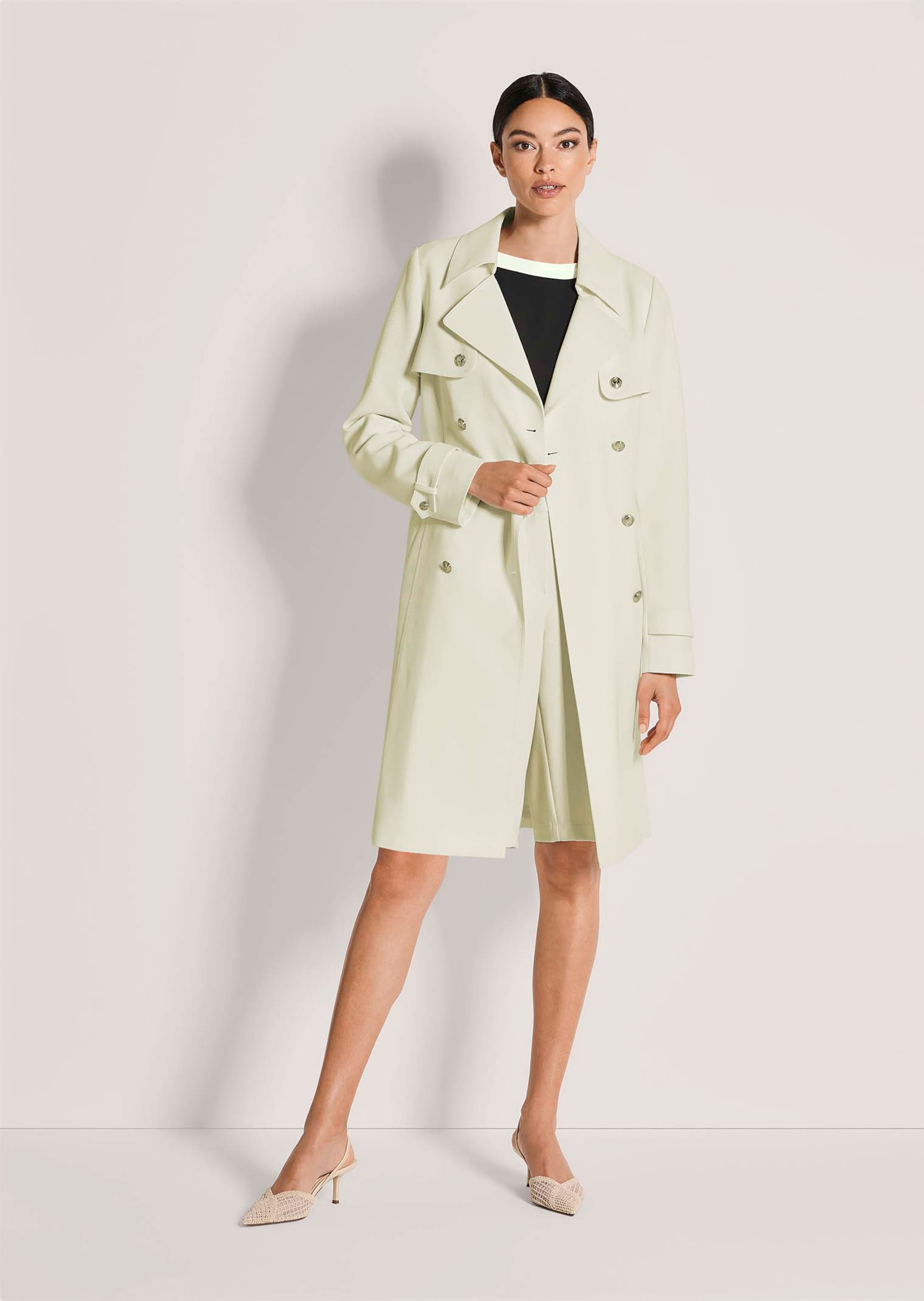 Zeitloser Trenchcoat