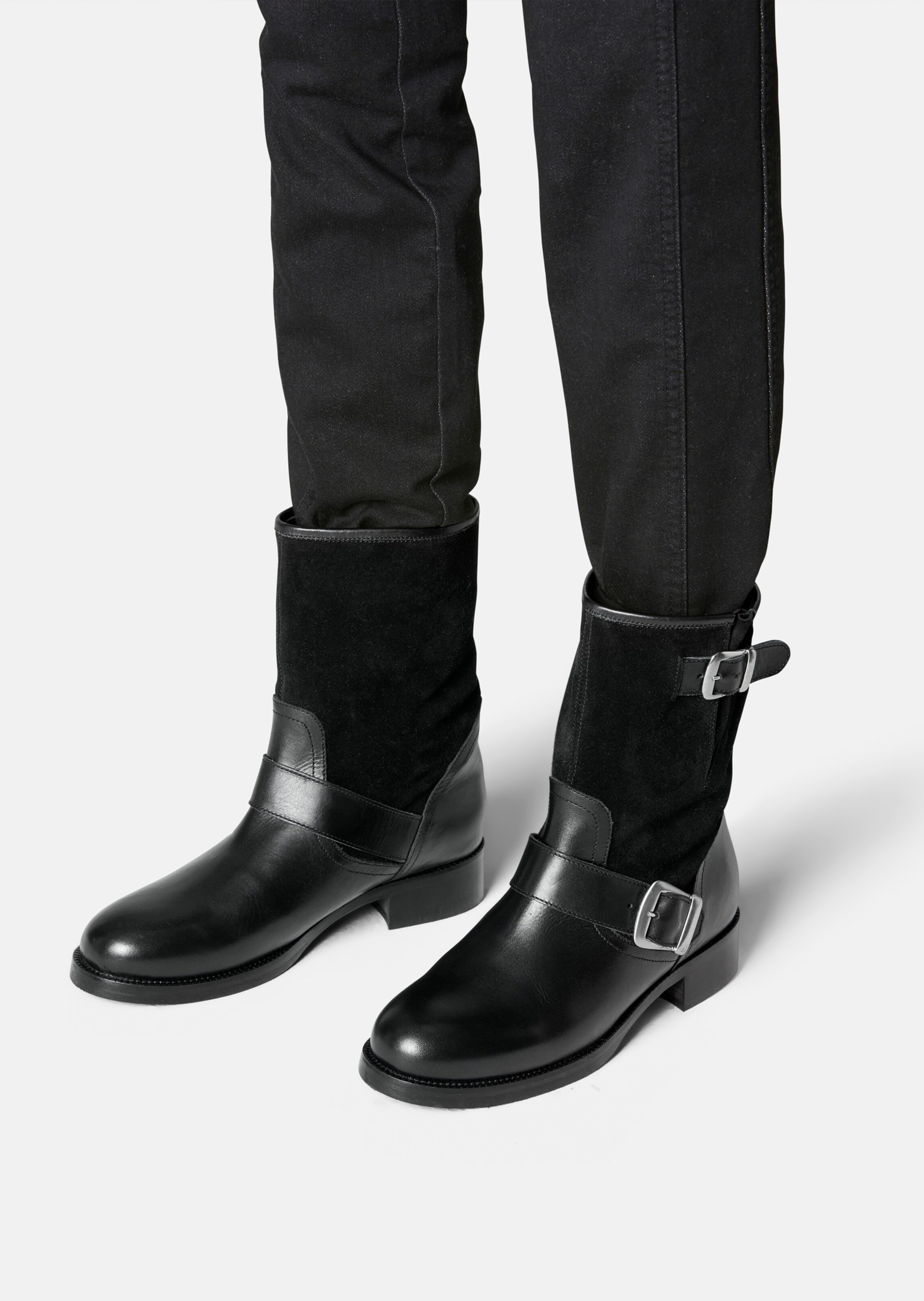 Boots mit Schnallen