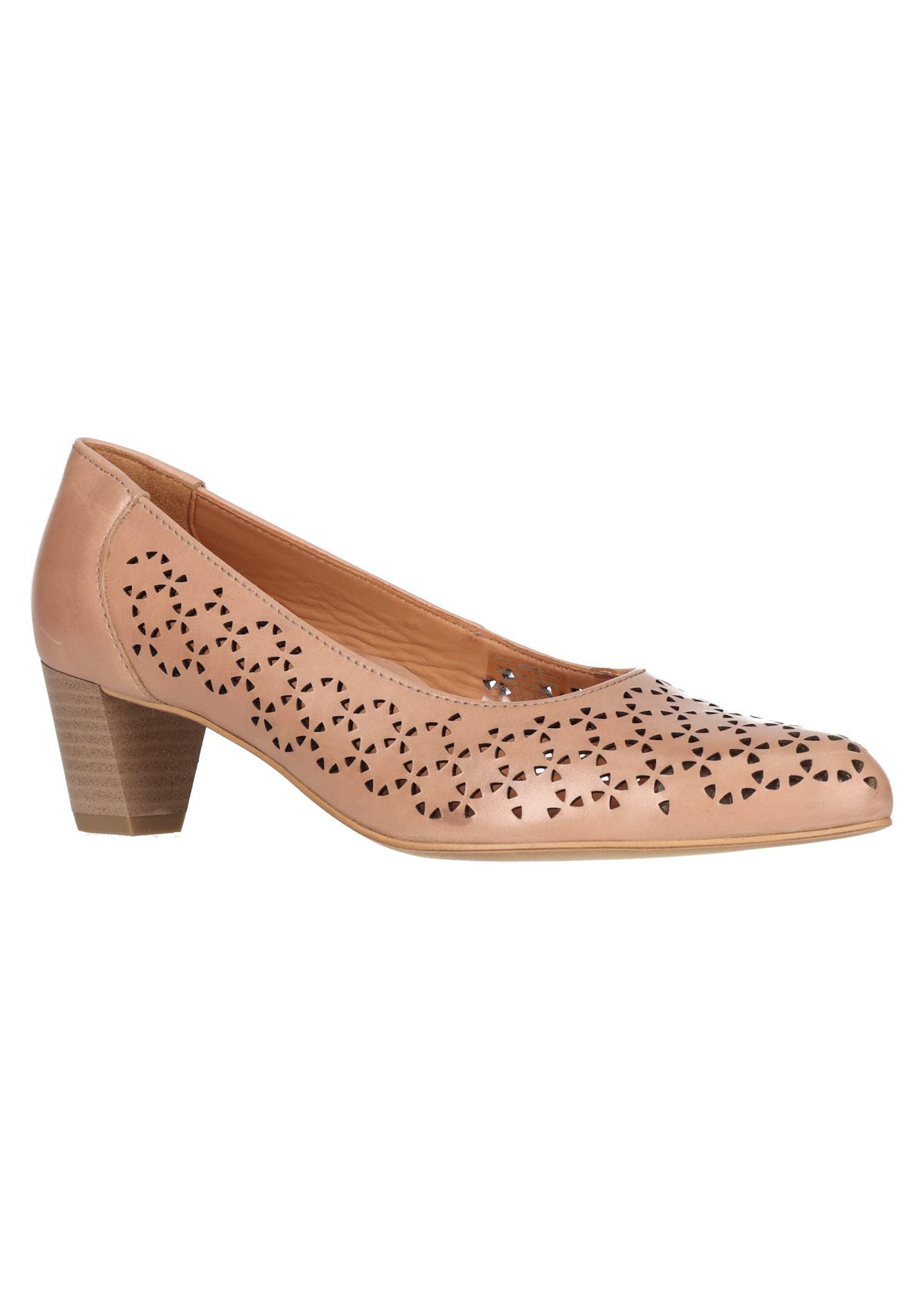 Pumps mit modischer Lochung