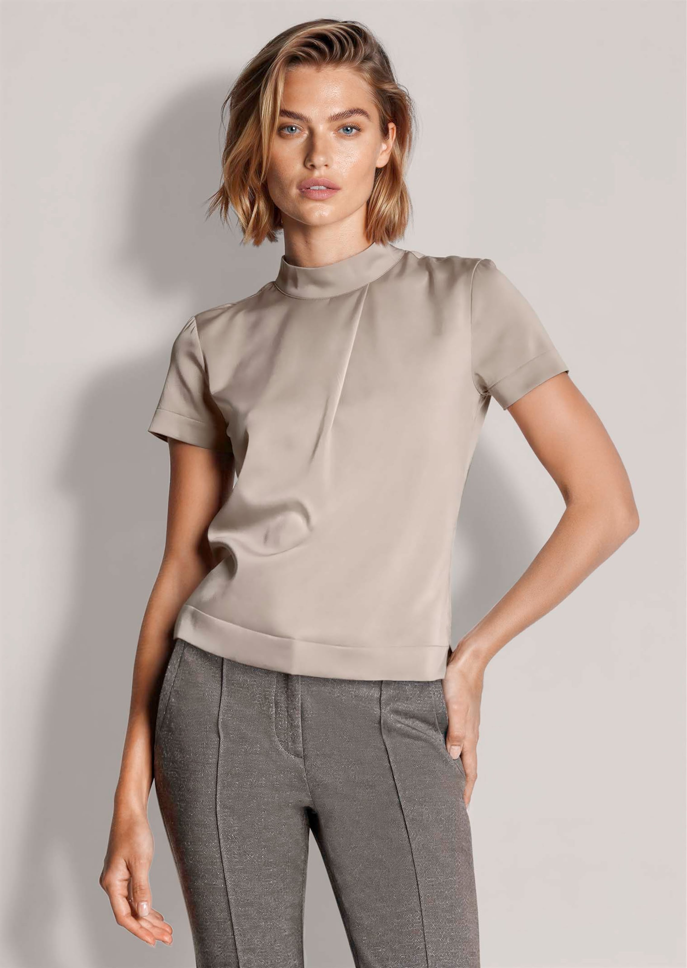 Satinbluse mit Stehkragen