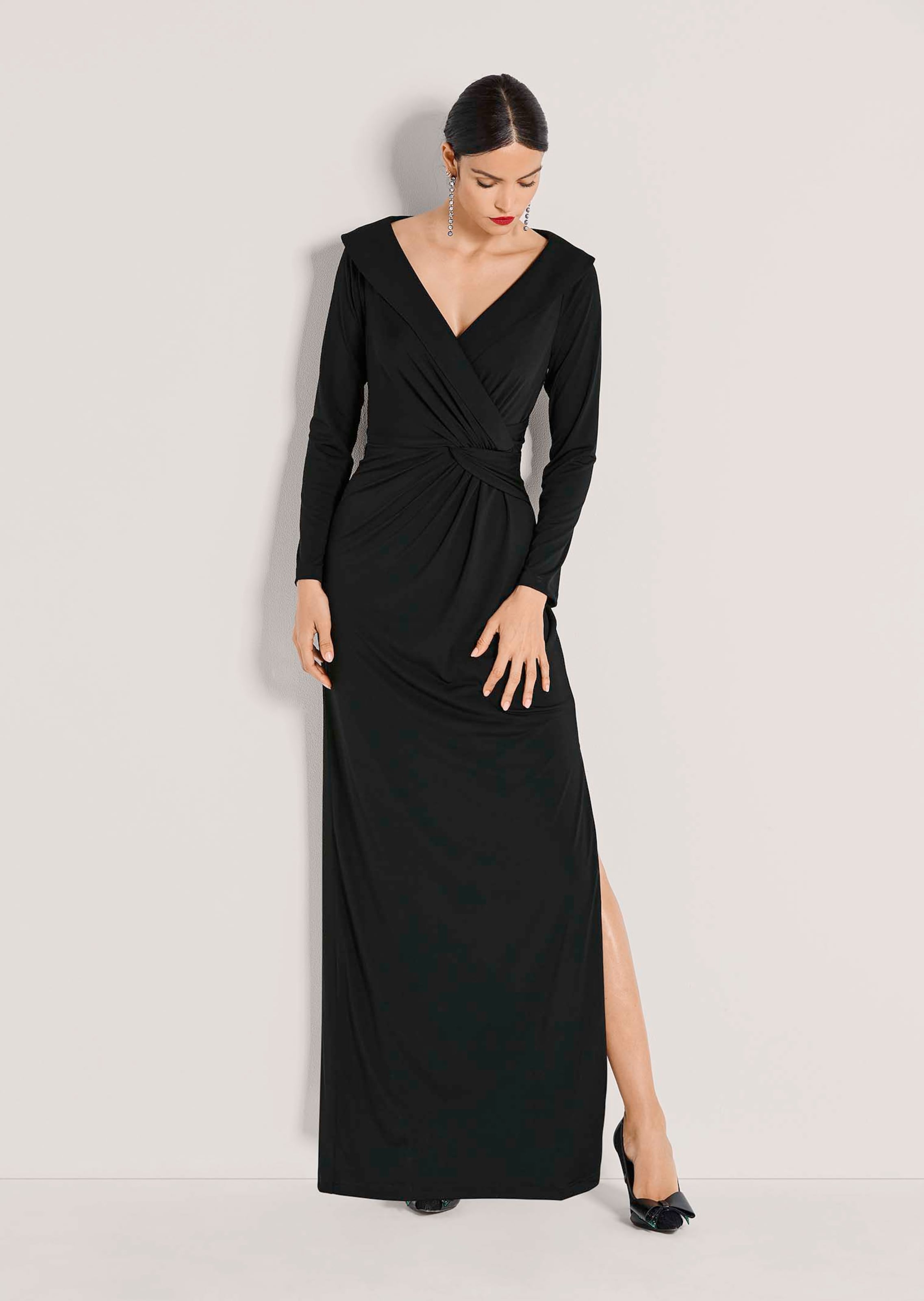 Bodenlanges Abendkleid mit langen Ärmeln