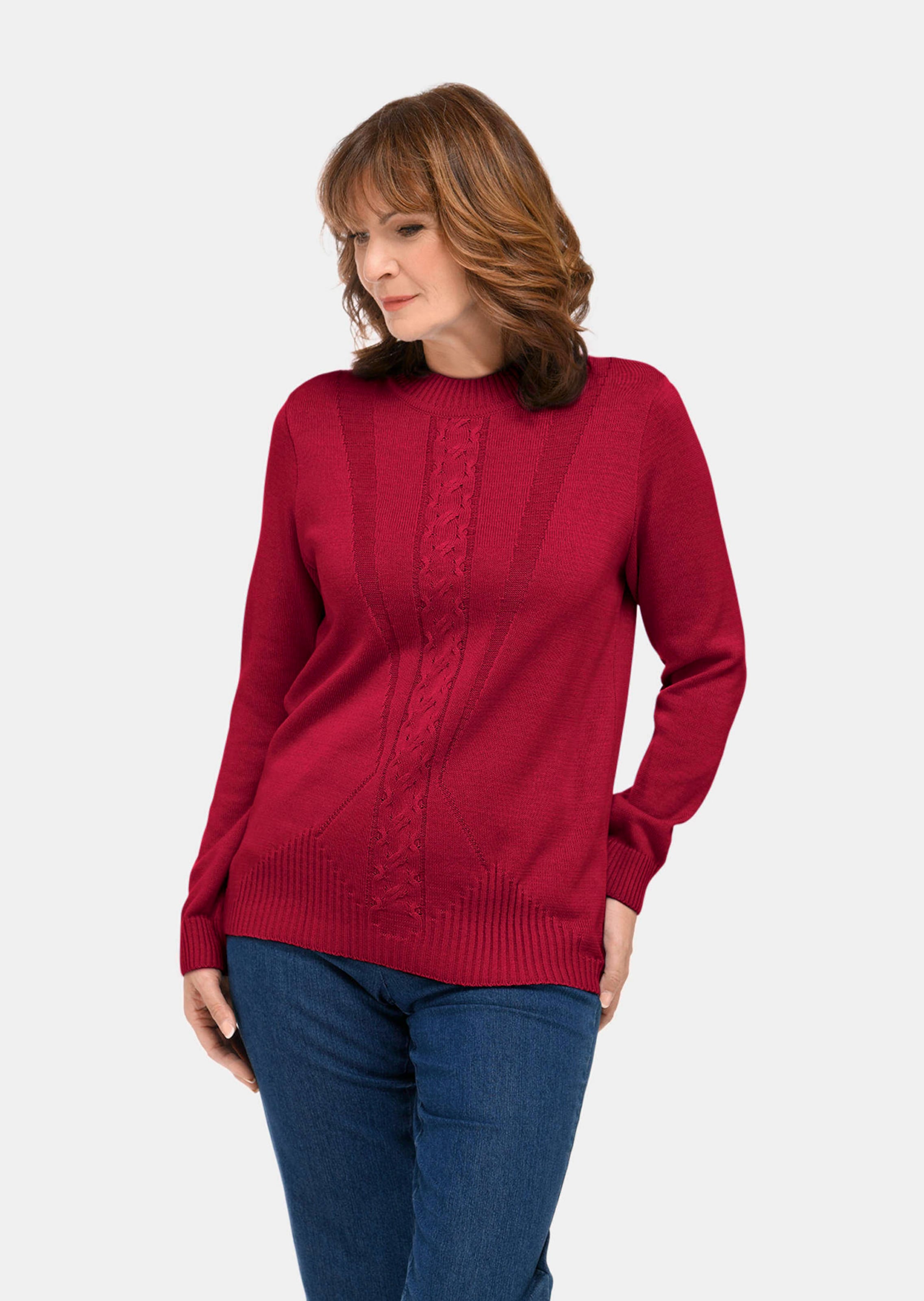 Pullover mit streckendem Zopfmuster
