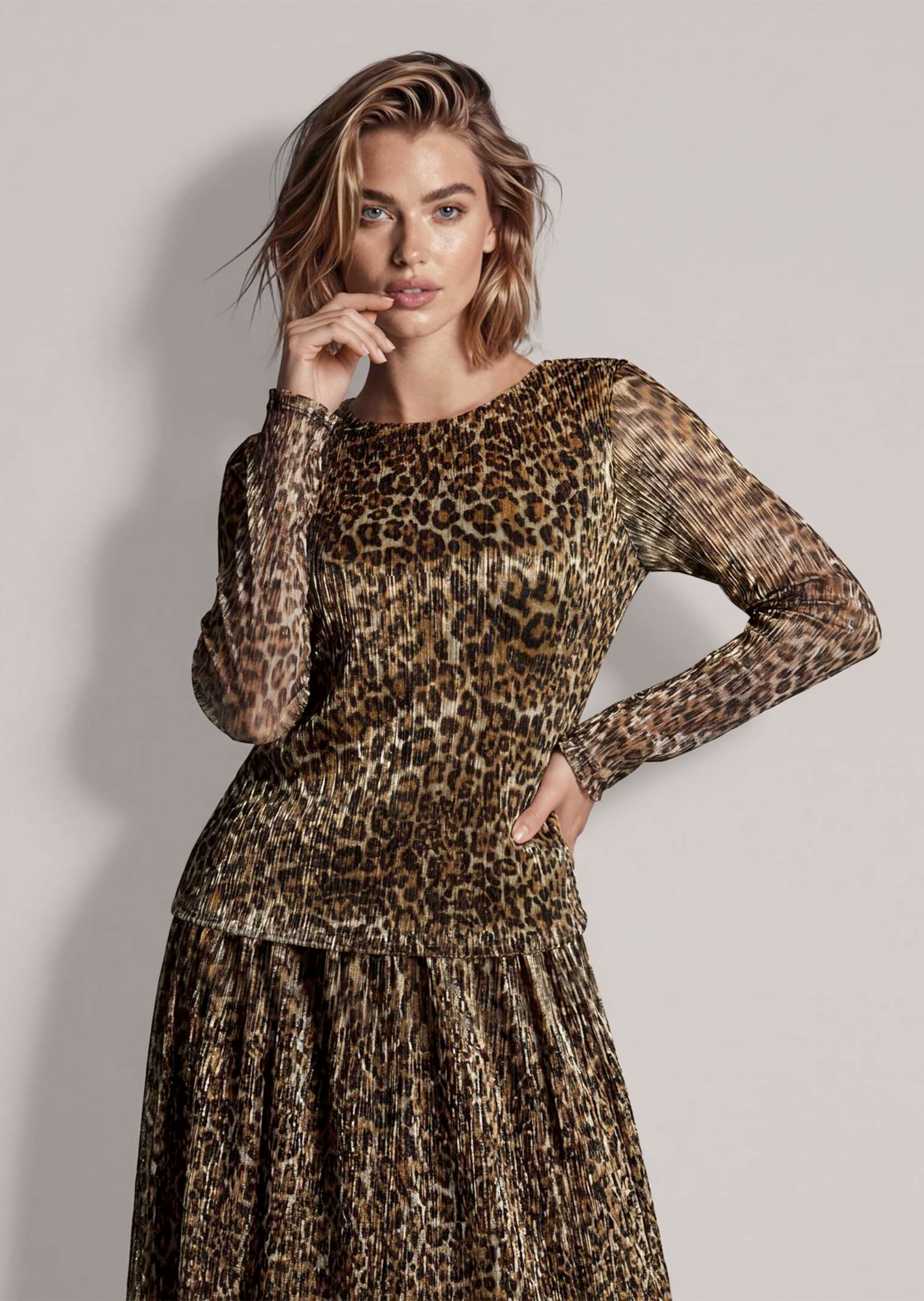 Plissiertes Leo-Shirt mit Glanzeffekt