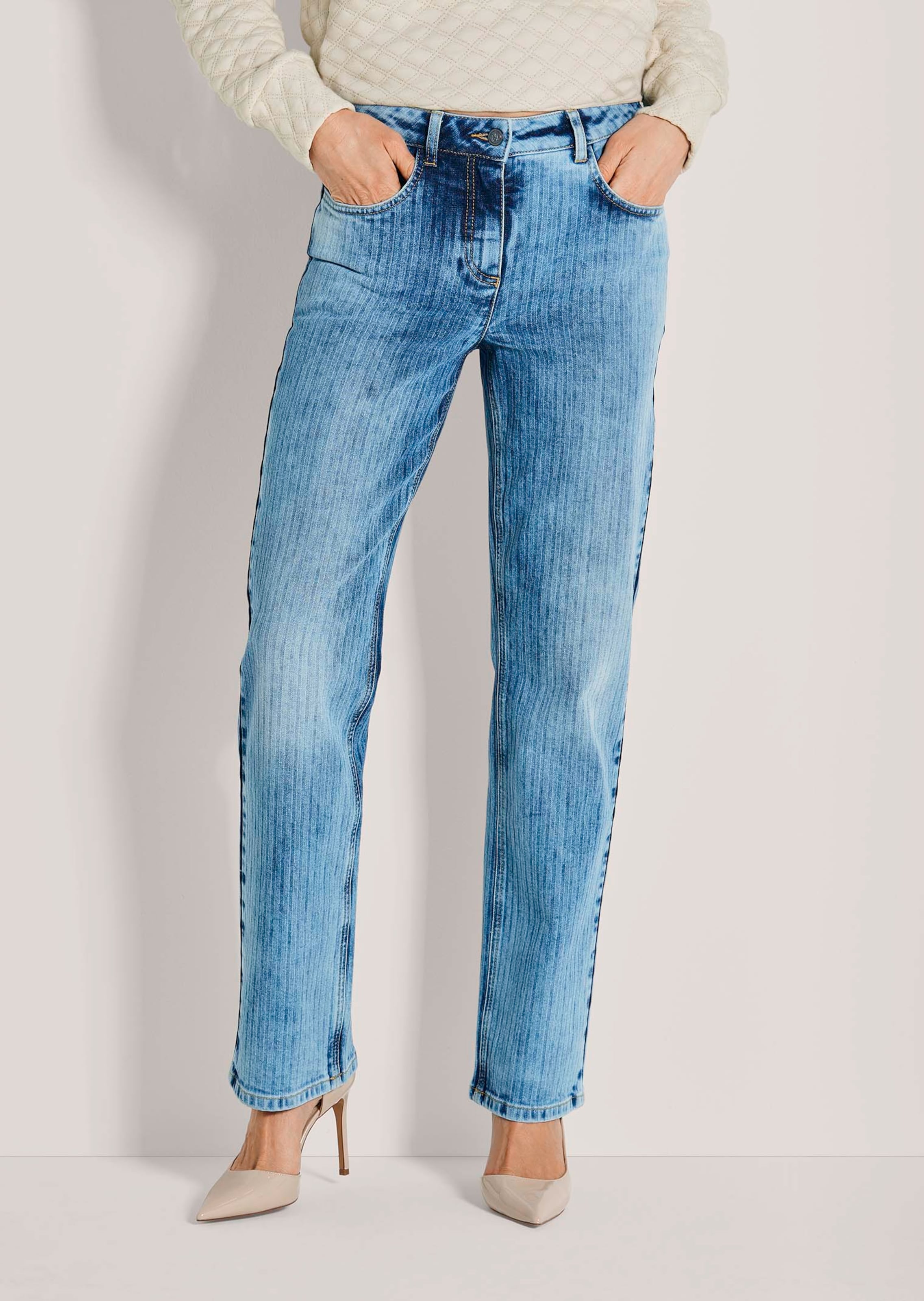 Straight-Cut-Jeans mit Fischgrat-Struktur