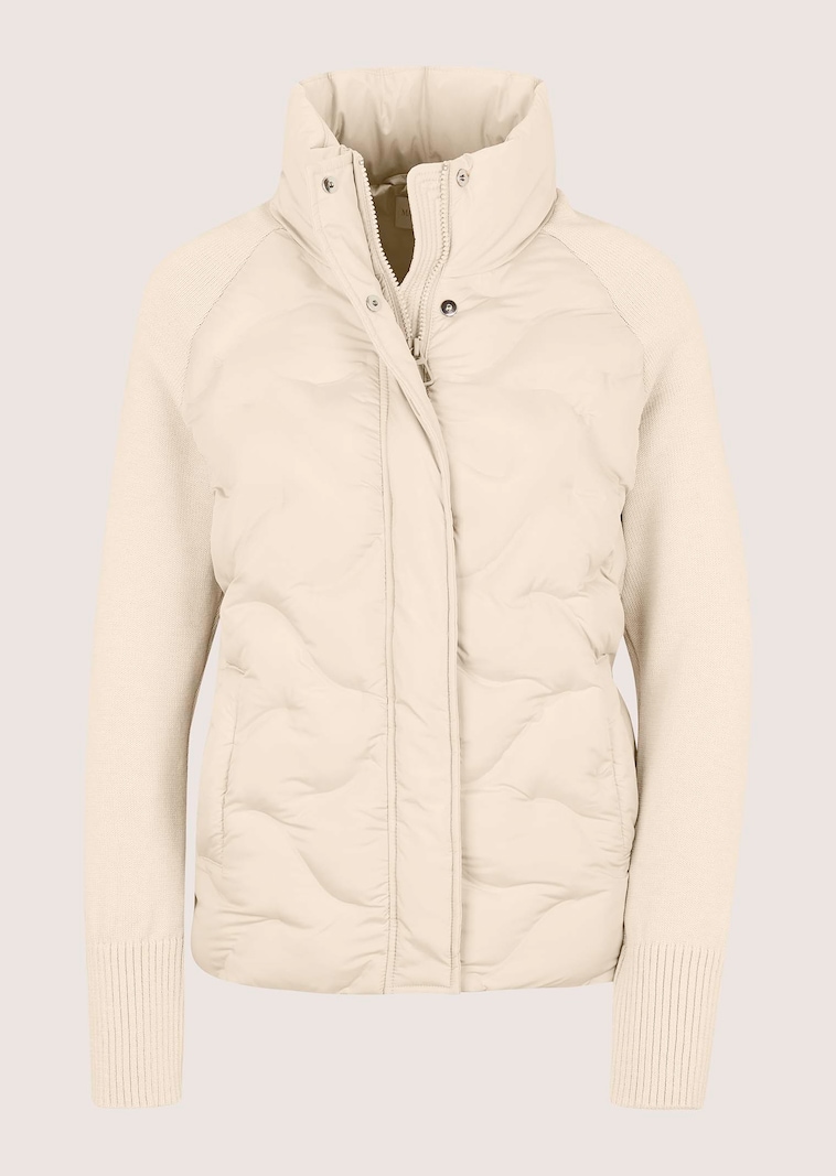 Steppjacke mit Strickärmeln und Stehkragen