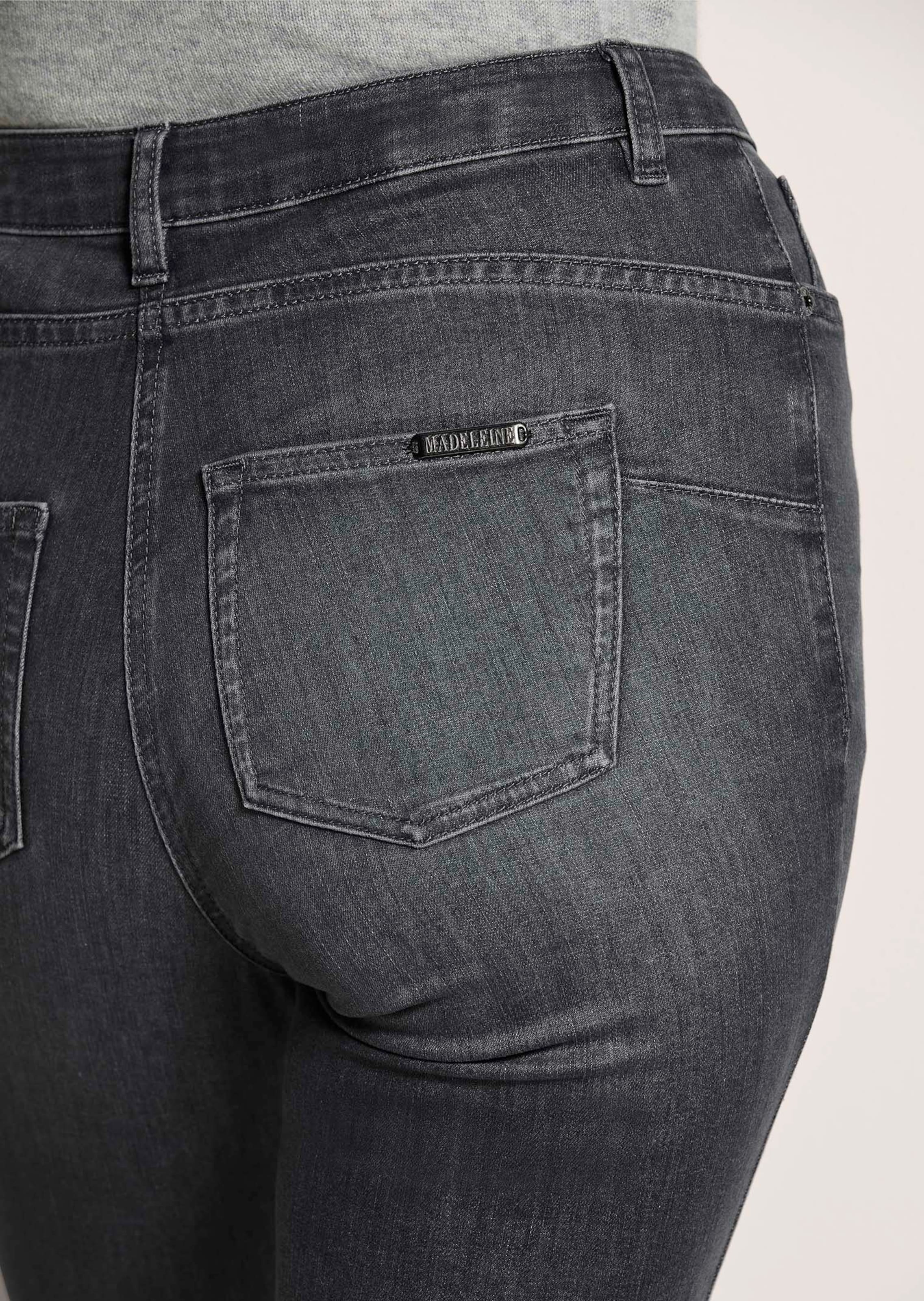 Jeans mit feinem Fransensaum thumbnail 6