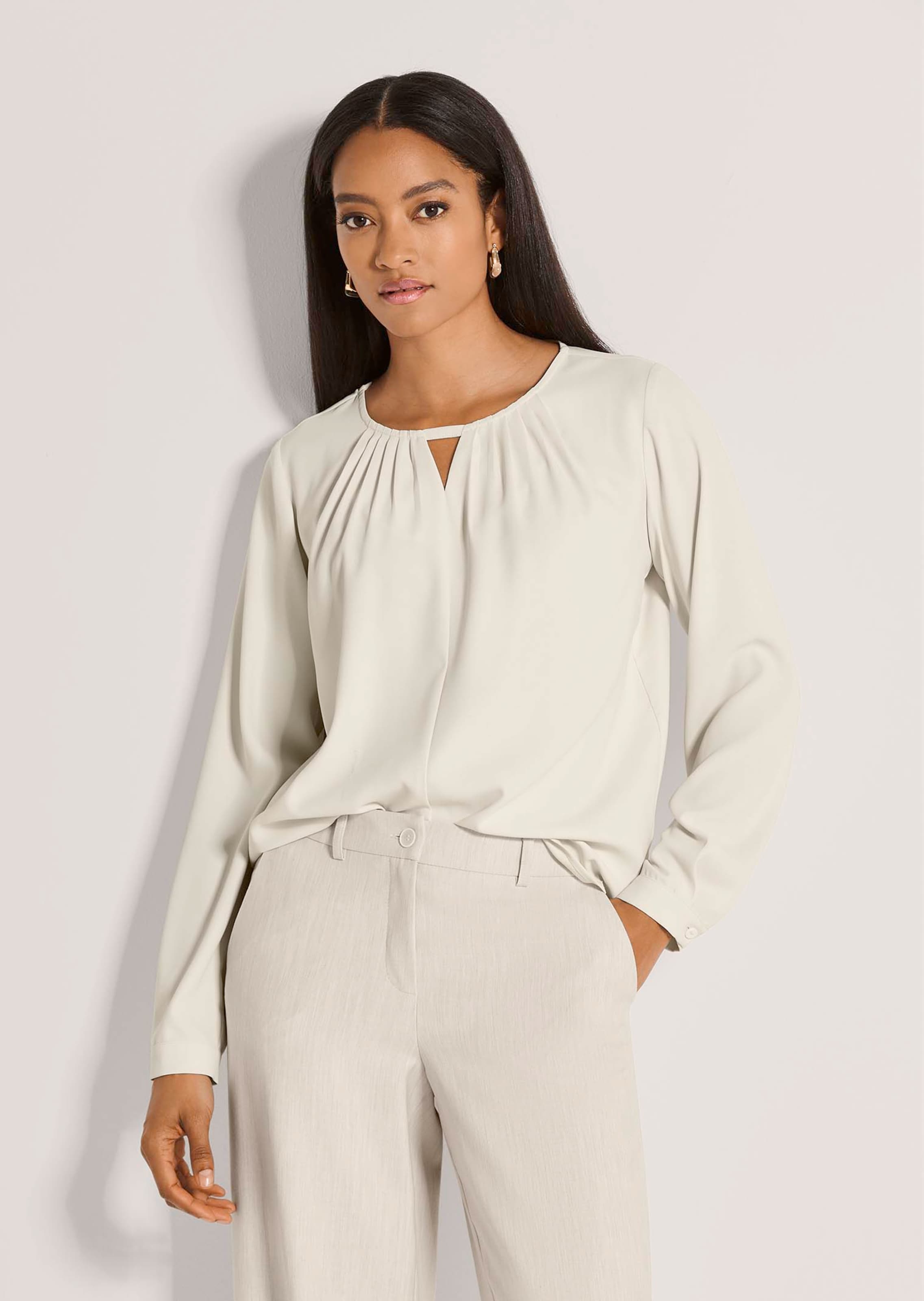 Legere Bluse mit Cut-out