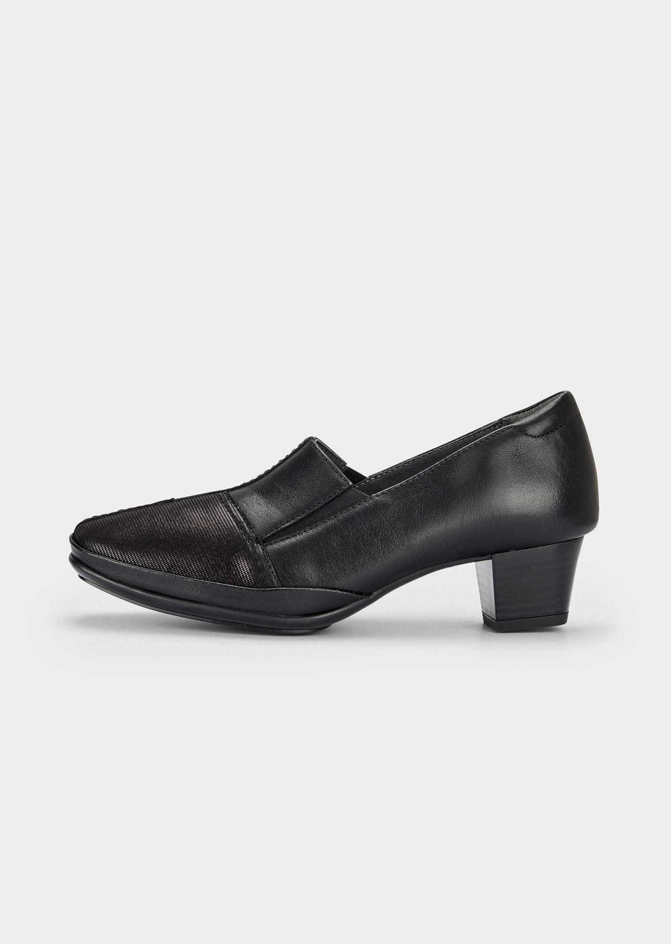 Pumps mit Ziernähten