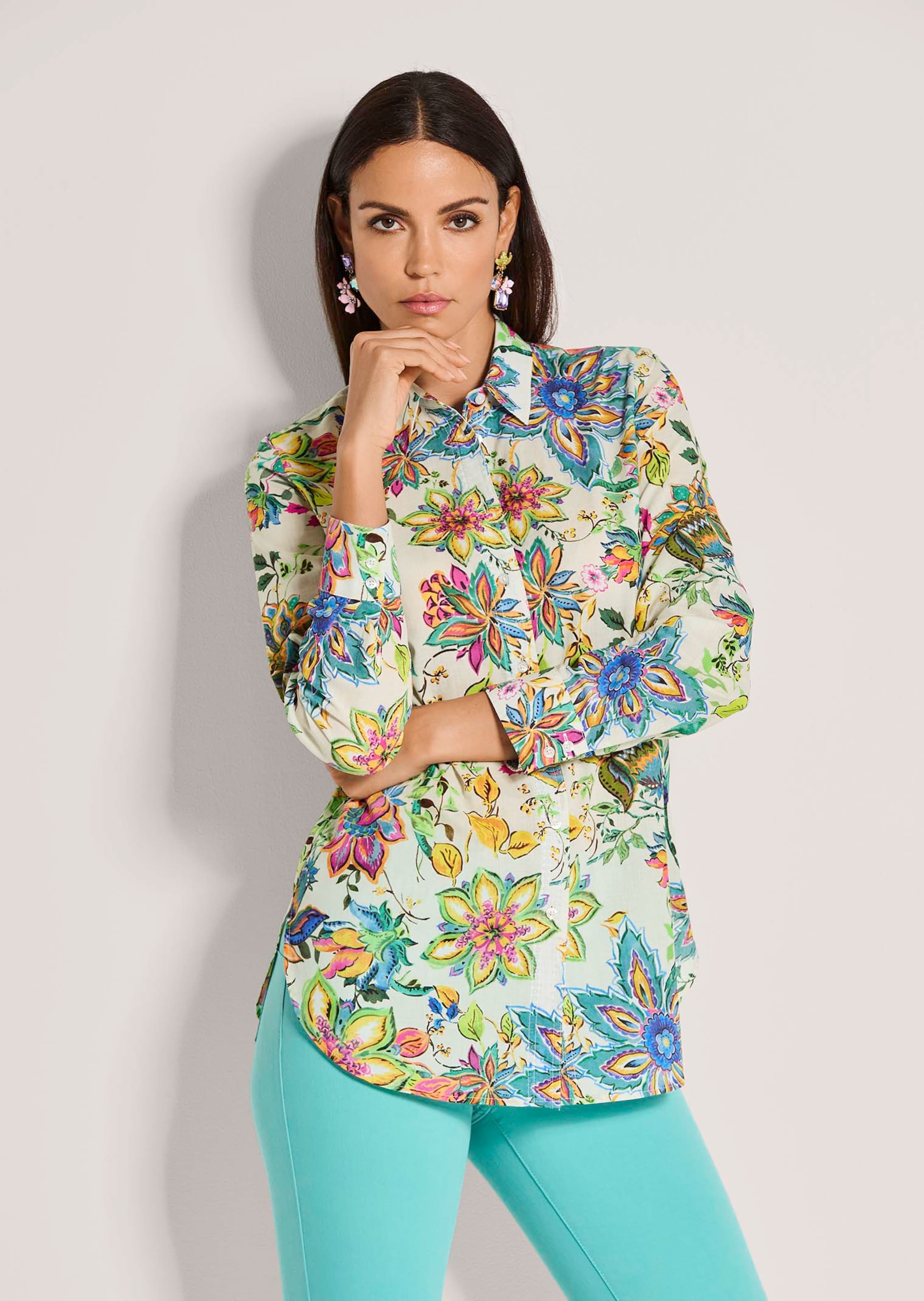 Baumwollbluse mit bunten Blüten