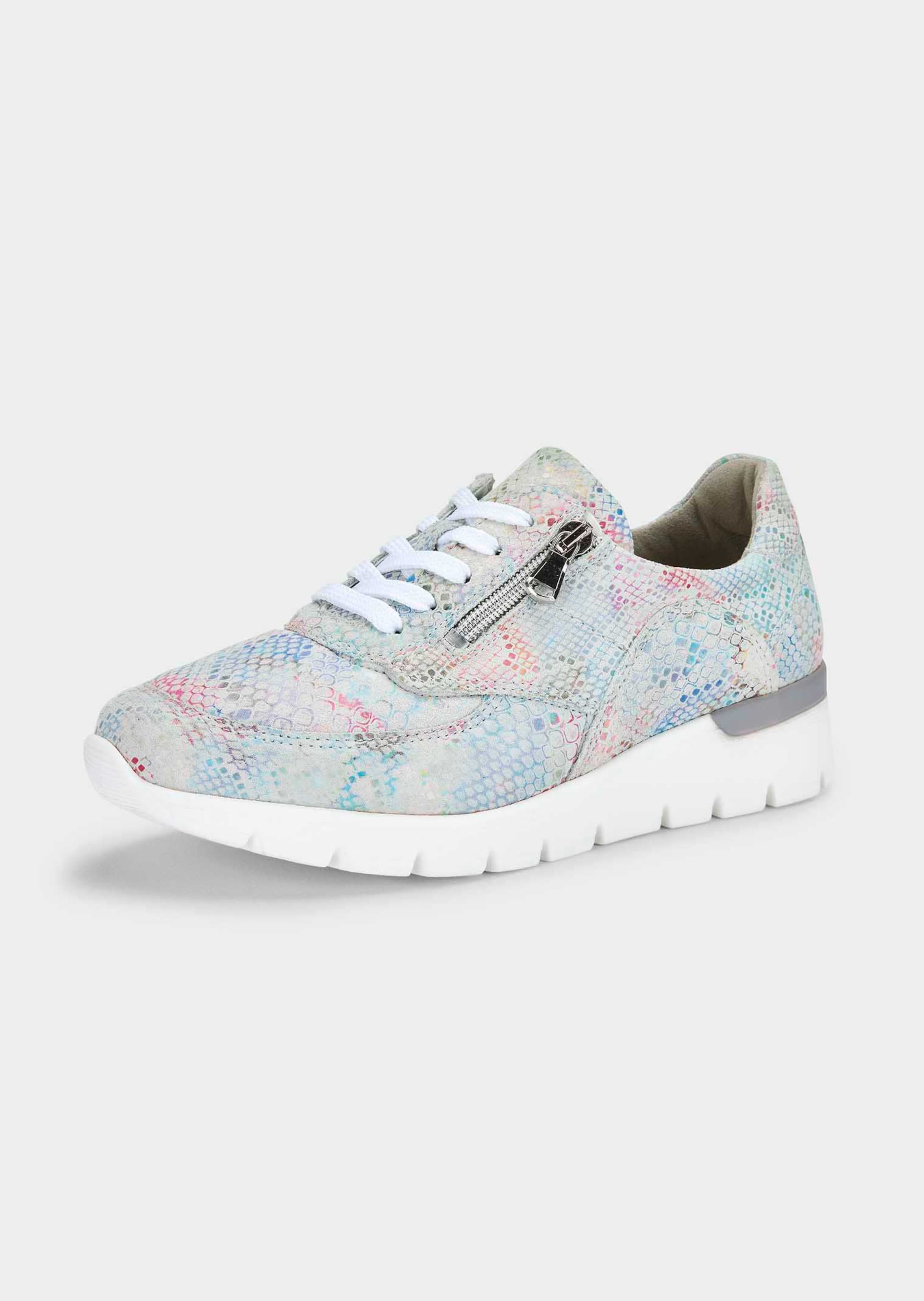Sneaker mit femininem Foliendruck