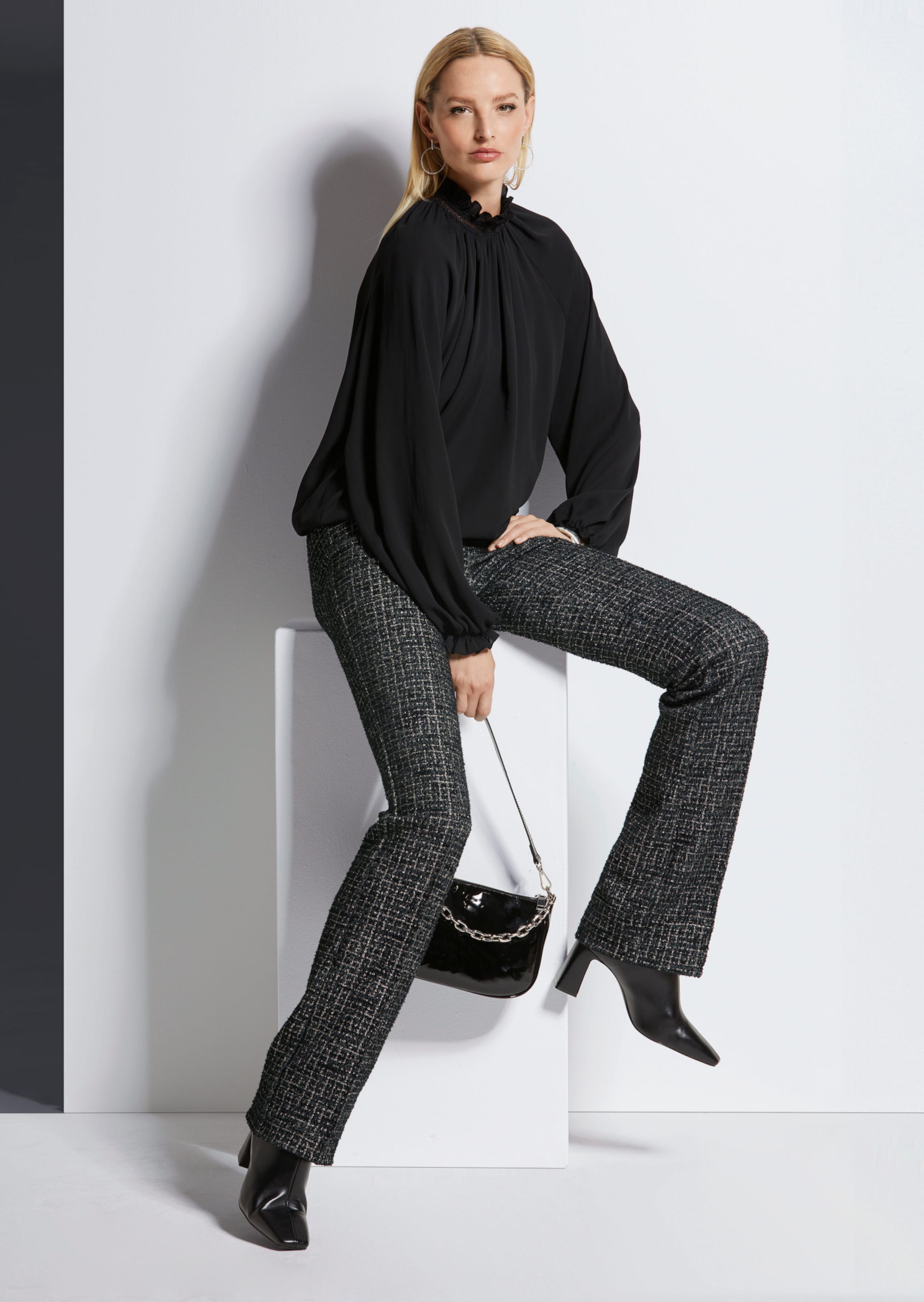 Bluse mit Rüschenkragen