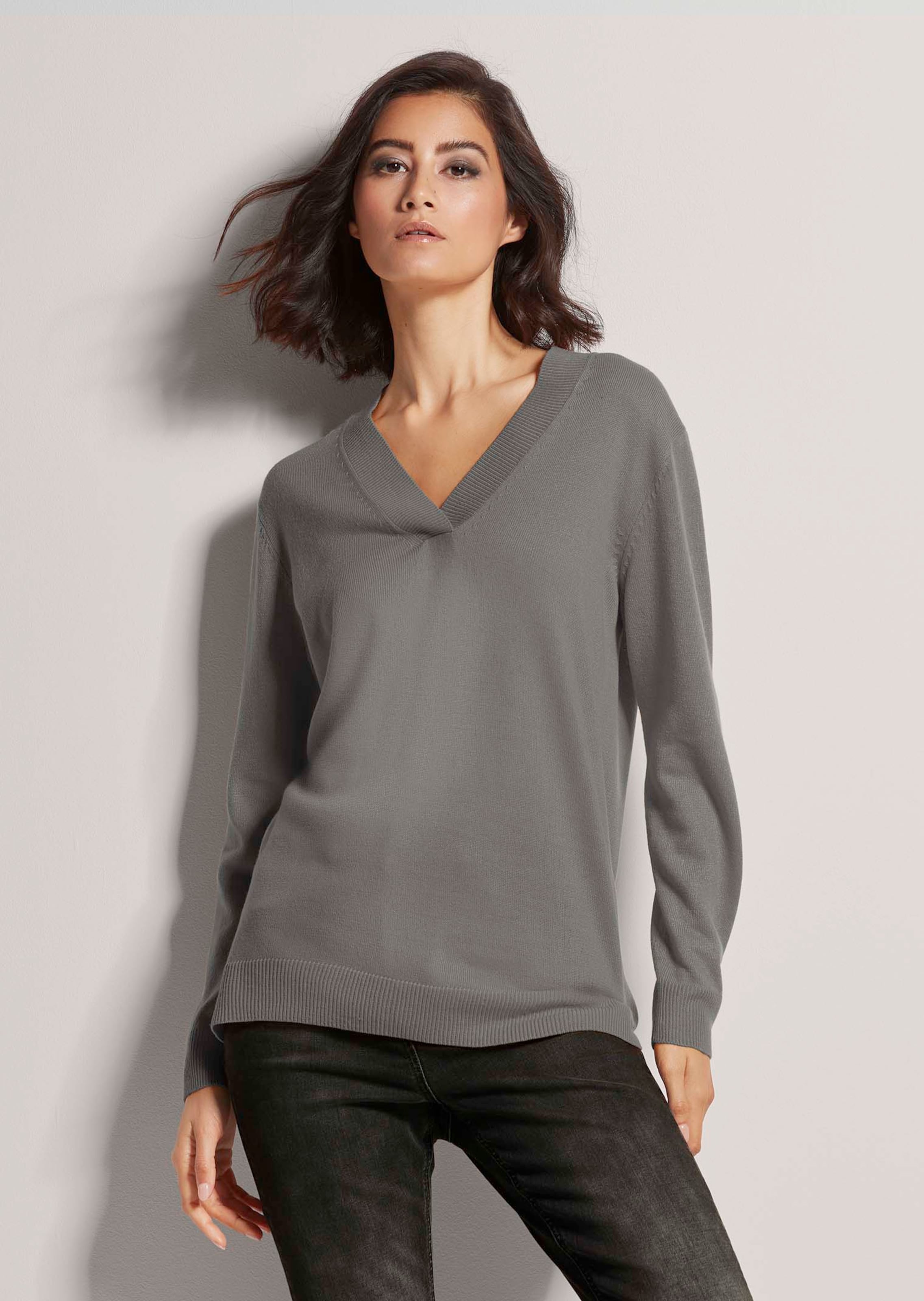 Glattstrick-Pullover mit V-Ausschnitt