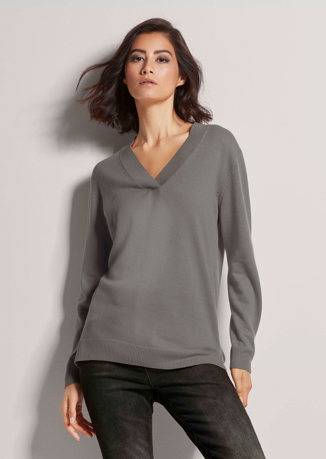 Glattstrick-Pullover mit V-Ausschnitt