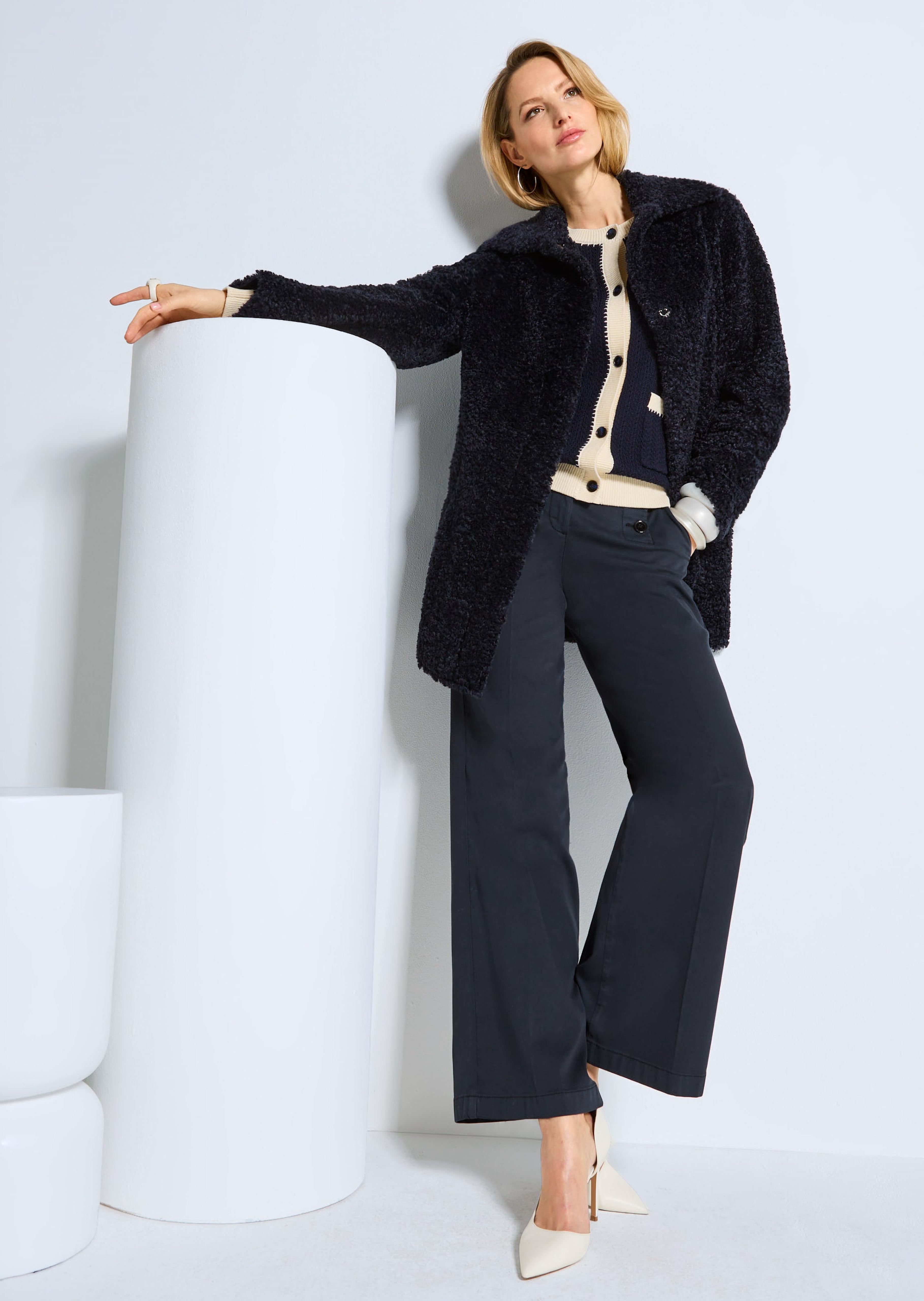 Weite Hose im Marine-Stil