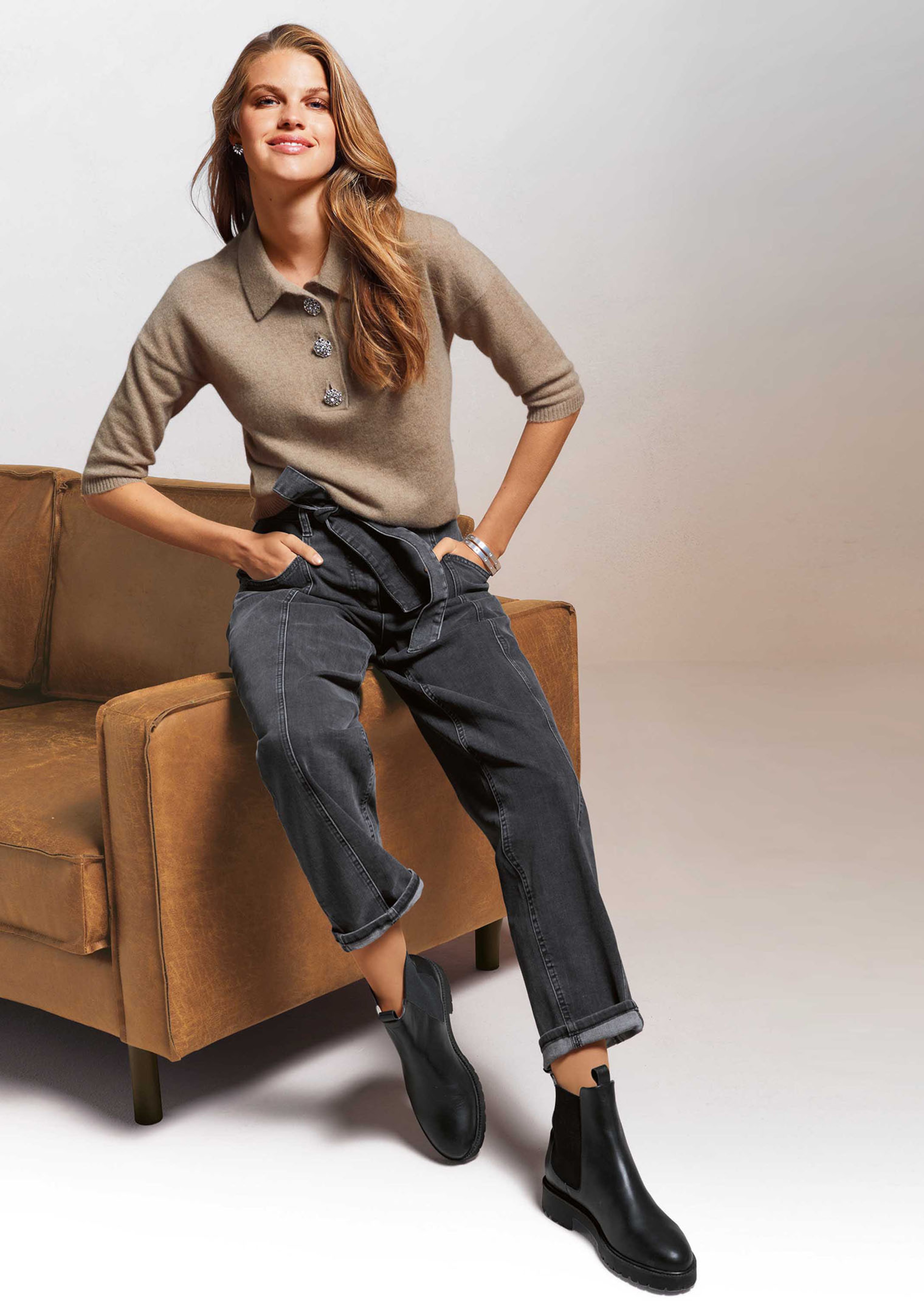 Jeans mit Bindegürtel