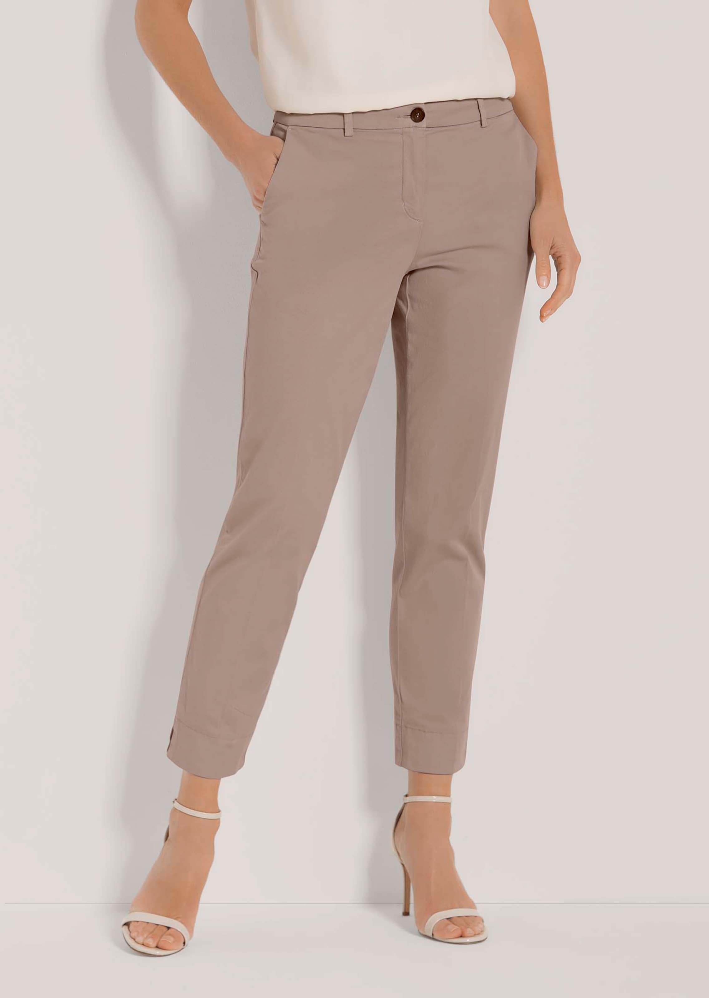 Chinohose mit Bügelfalten
