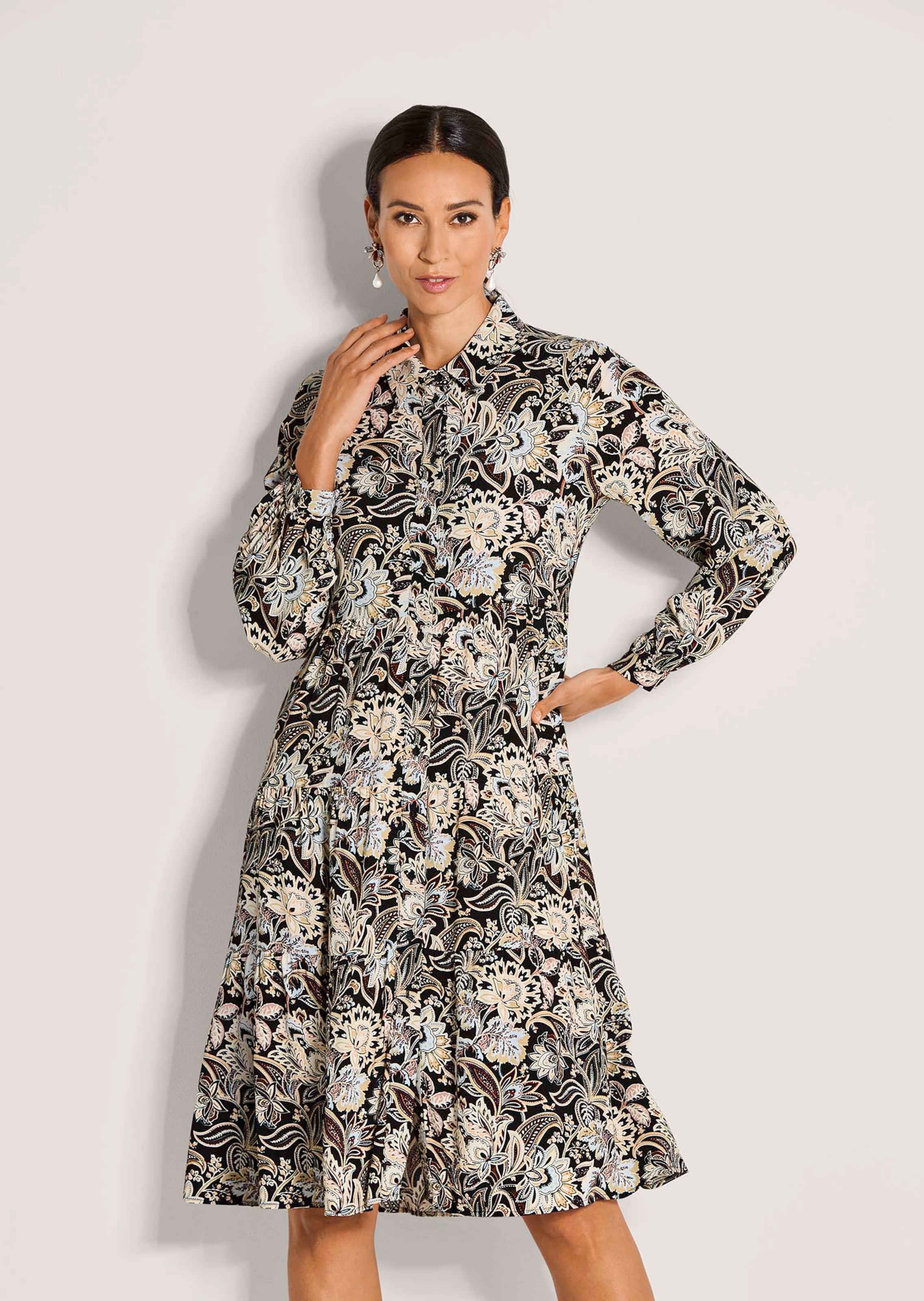 Hemdblusenkleid mit schwungvollem Rock