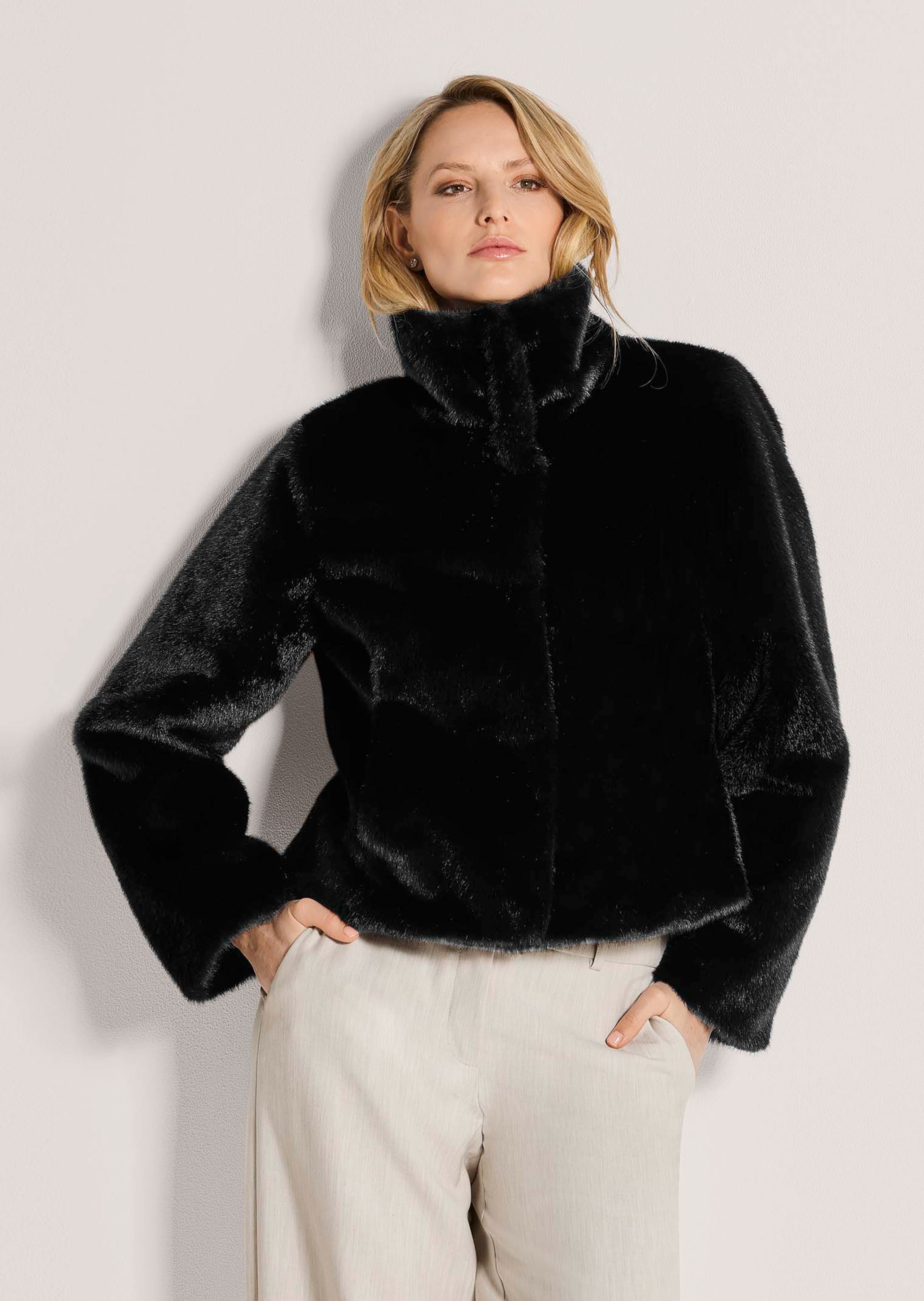 Veste courte tendance en fausse fourrure